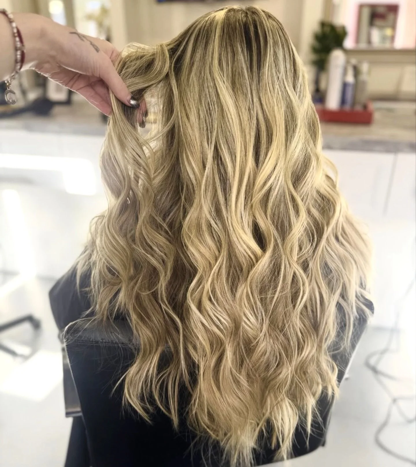 The ovens aren&rsquo;t the only thing running hot this week.
Blowouts: booked. 💨
Styling tools: smoking. 🔥
Clients: walking into Thanksgiving looking untouchable. 💃🏻

#theconceptsalons #thanksgivingweek #njblowoutbar #hairgoals #salonlife