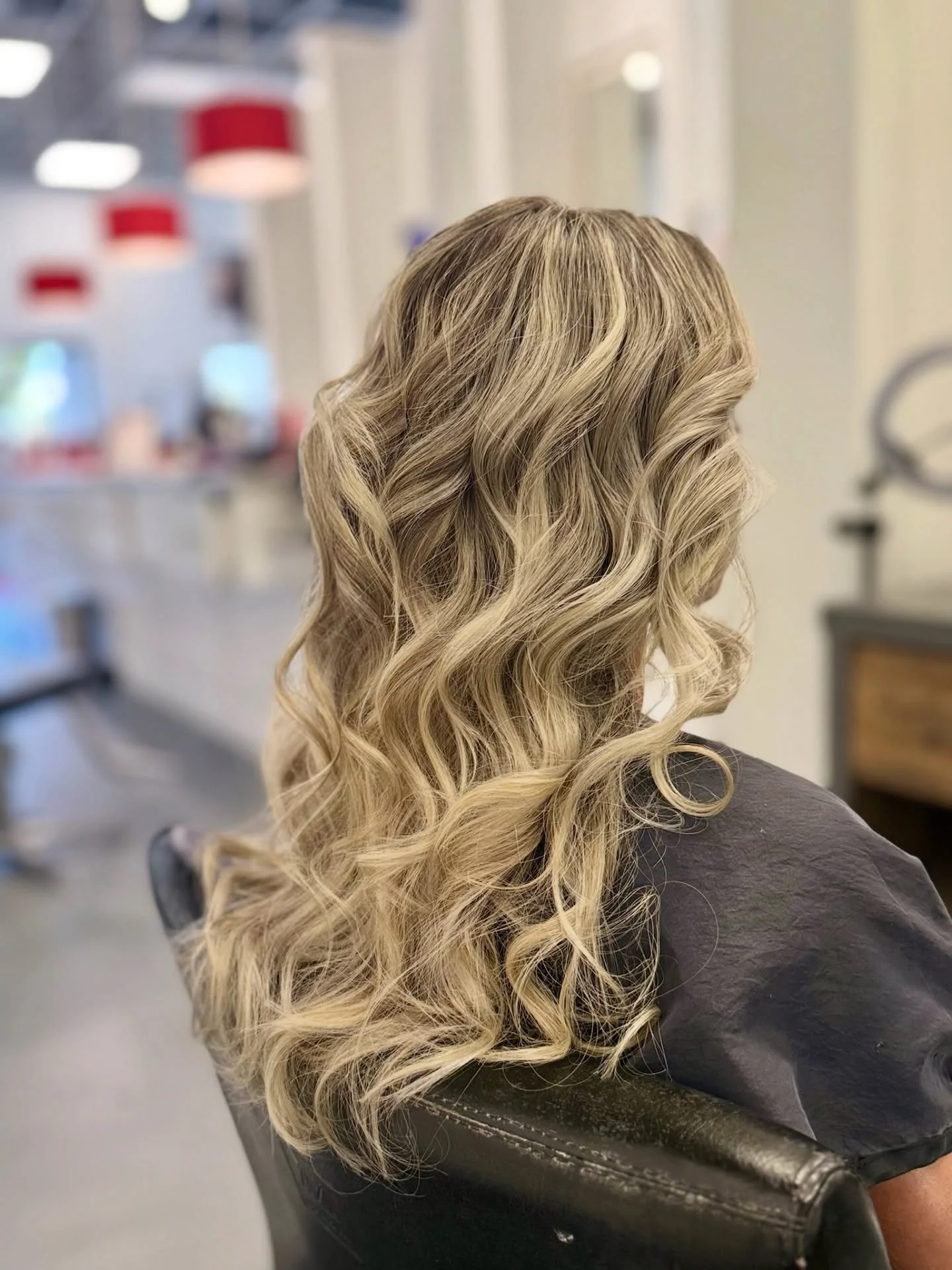 All I want is for the holidays brighter highlights, a glossy glaze, and a blowout that turns my whole day around. ❤️✨

20% OFF 1st #haircut or #haircolor service EVERYDAY for New Guests! Students &amp; Seniors receive up-to $20 off total bill every M