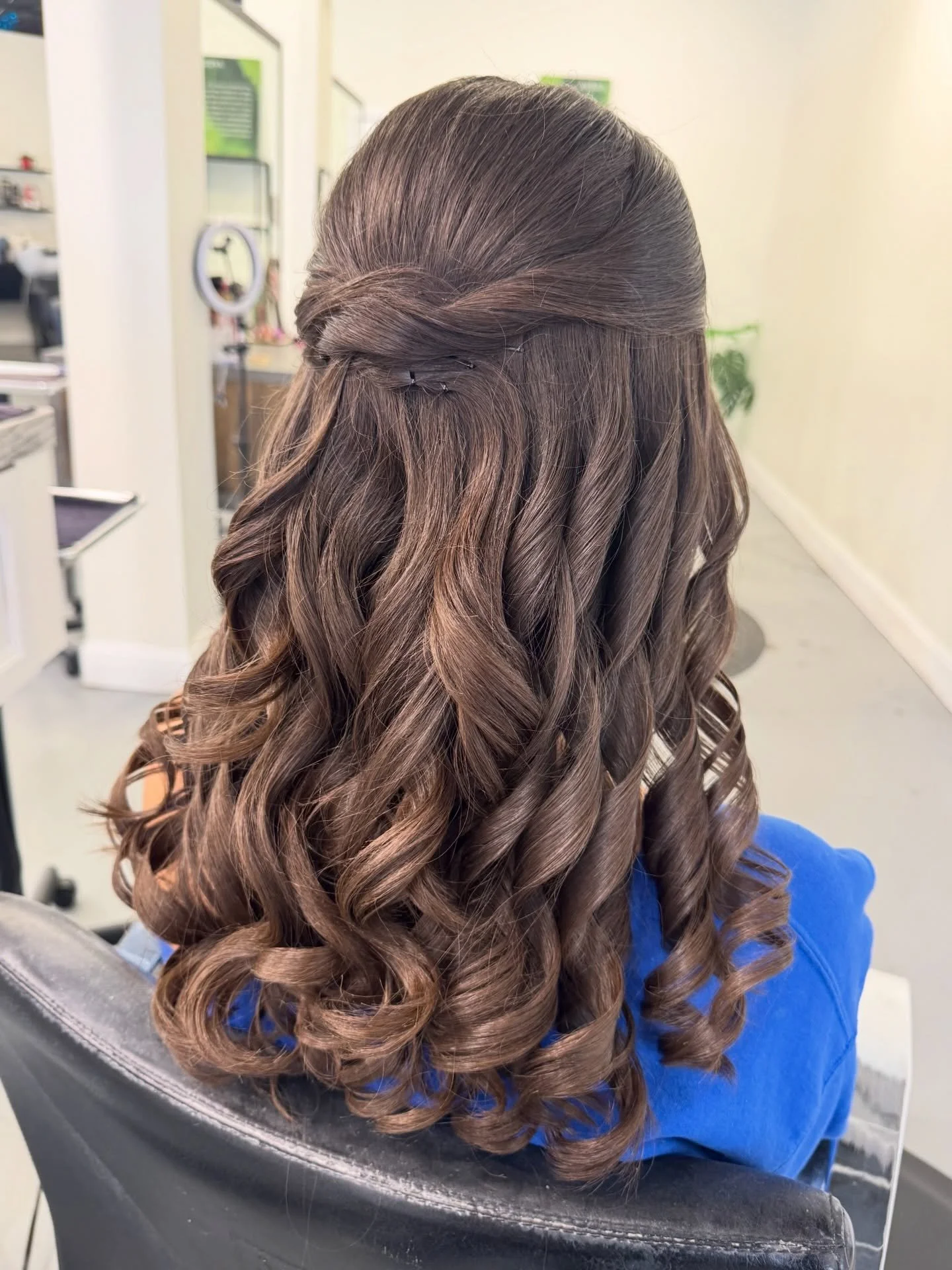 Hair down&hellip; just not in your face all night ✨💃🏻

soft pieces pulled back so you can actually move, dance, live your life without fixing your hair every five seconds 💋

✨Want to upgrade ⬆️ your #updo⁉️✨ Check out our Concept braid menu highli