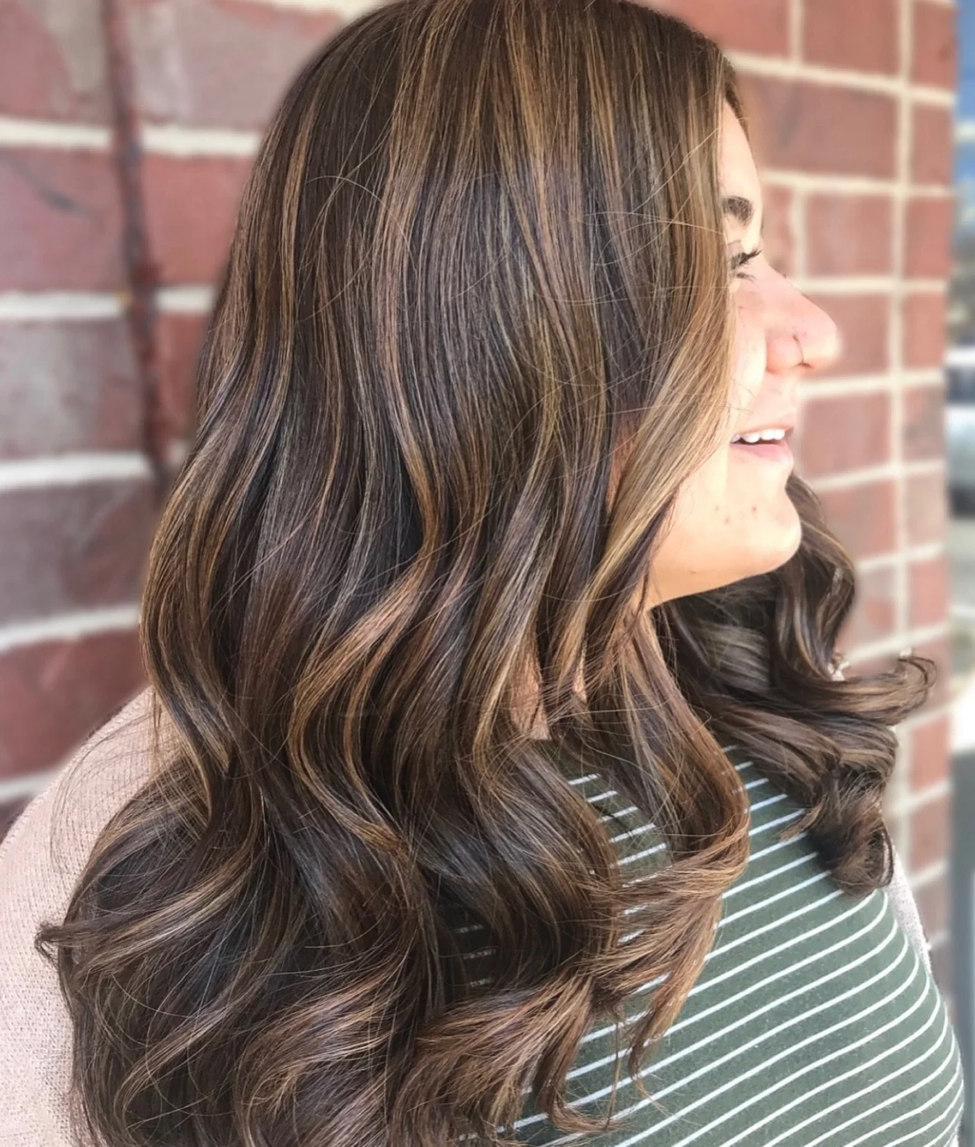Brunette girls, this one&rsquo;s for you ☀️🤎

You don&rsquo;t have to go blonde to feel lighter for summer.

Soft ribbons of dimension, sun-kissed brightness, and that effortless &ldquo;I just got back from vacation&rdquo; glow without losing the ri