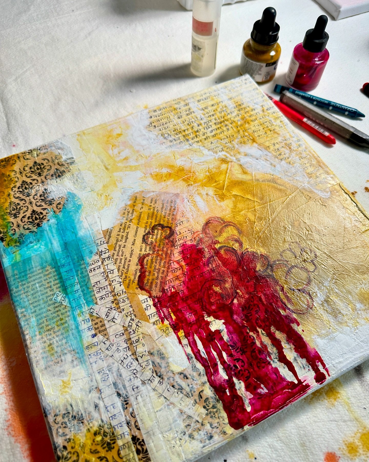 In my Studio&hellip; on my art desk&hellip;

Lots of unfinished works are lingering everywhere&hellip;

I believe, all the things will fall into place when the time is right!!!✨🙂

#art #artstudio #ontheeasel #workinprogress #abstractart #abstractart