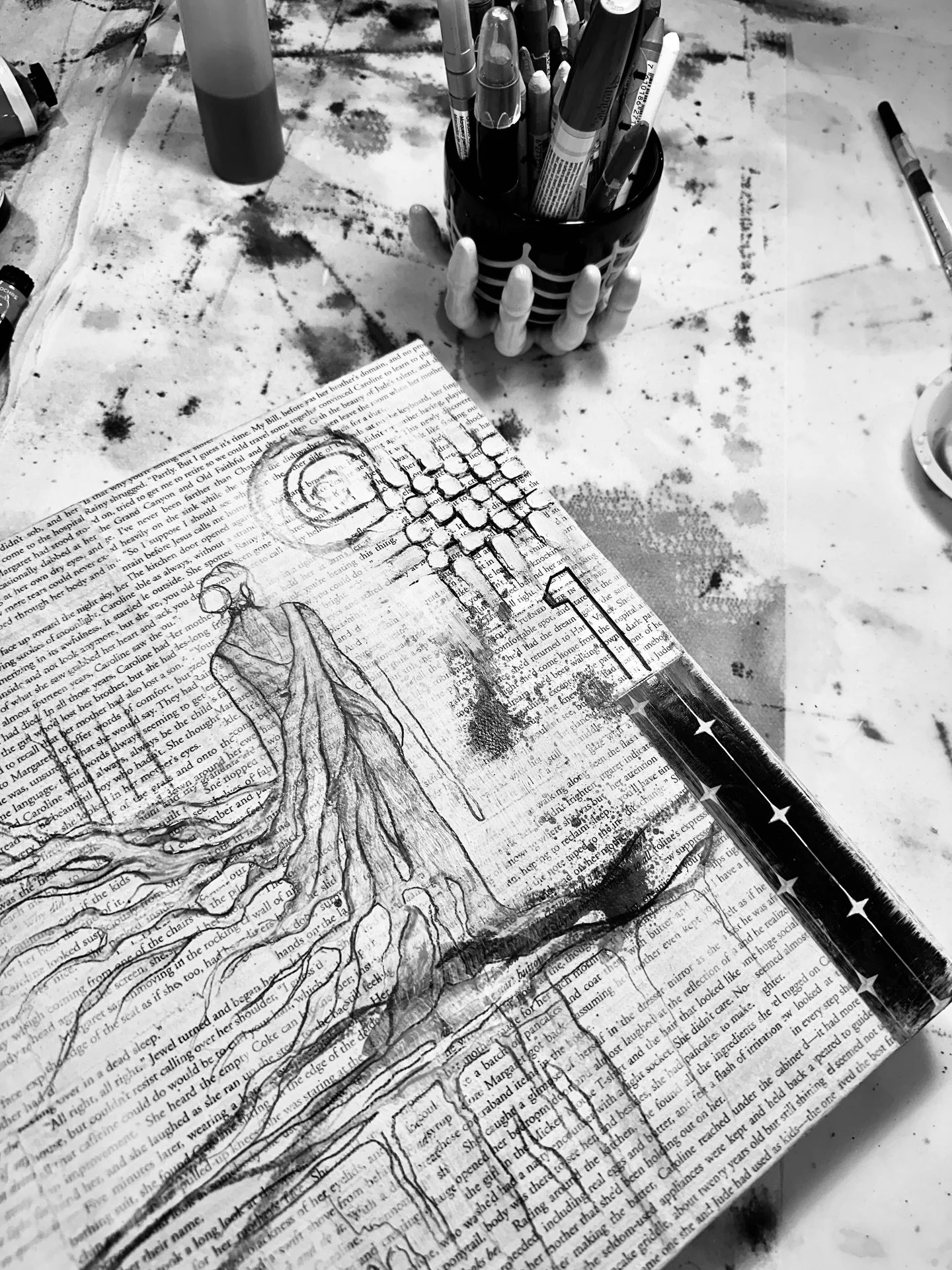 Every now and then, I like to see my artwork in shades of gray..🩶
Which do you prefer - bold colors or subtle gray tones? Share your opinion.
#abstractexpressionist #abstractartists #rvaartist #contemporaryabstractpainting #expressiveart