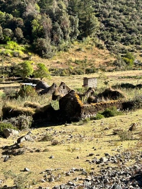 day 4 old ruins of homes and huts .jpg