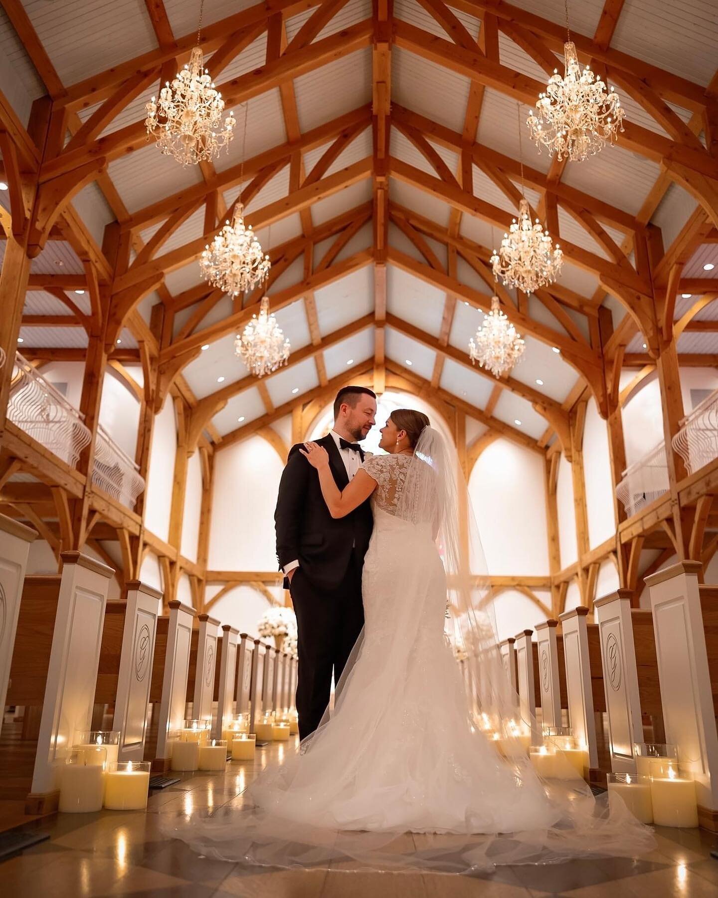 Carly and Collin&rsquo;s wedding was a perfect reflection of themselves as a couple: classic, elegant, and FUN! I can&rsquo;t wait to share more from this gorgeous celebration at @the_greenbrier 🤍

📸: the lovely @kellicarricophotography