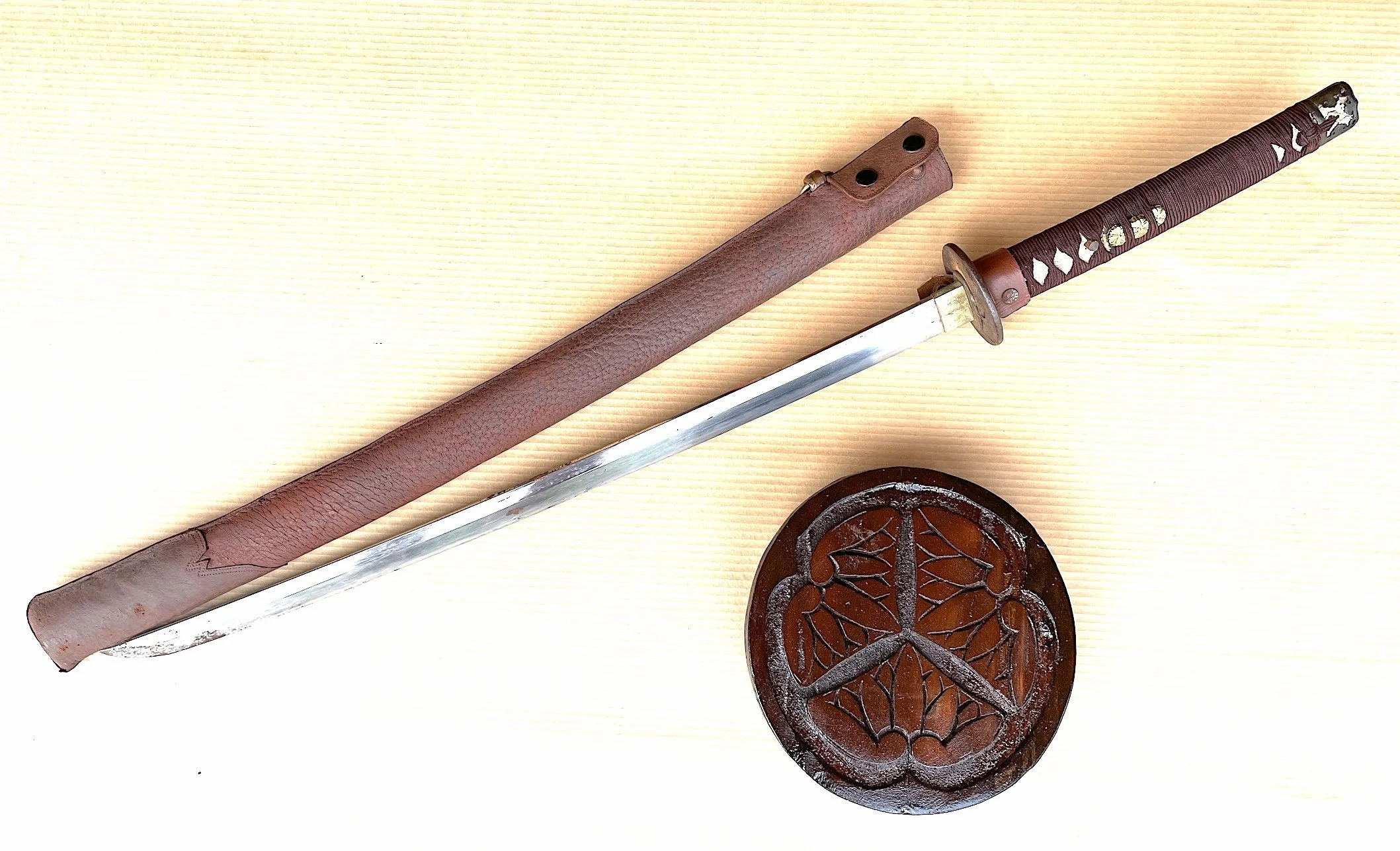 Japanese Sword (Wakizashi) from Edo Period & Three-leaf Hollyhock Crest 