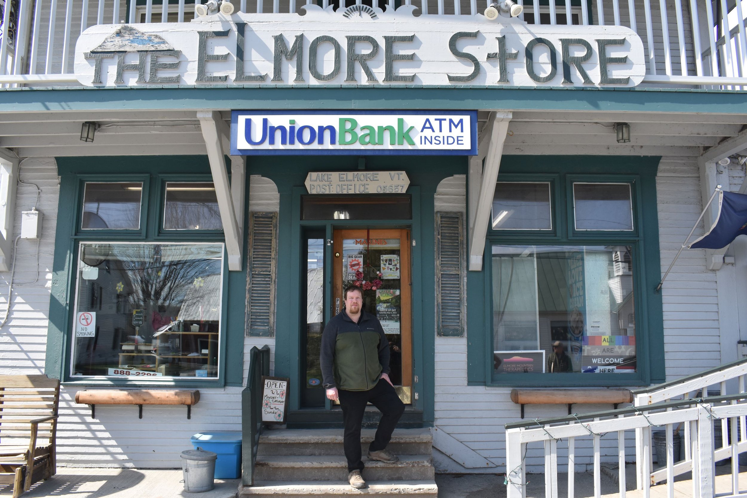 Konkret stakåndet indsigelse Jason Clark, the new Elmore Store Storekeeper — Elmore Community Trust