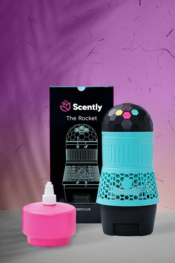 Front view of The Rocket device and the product packaging. 