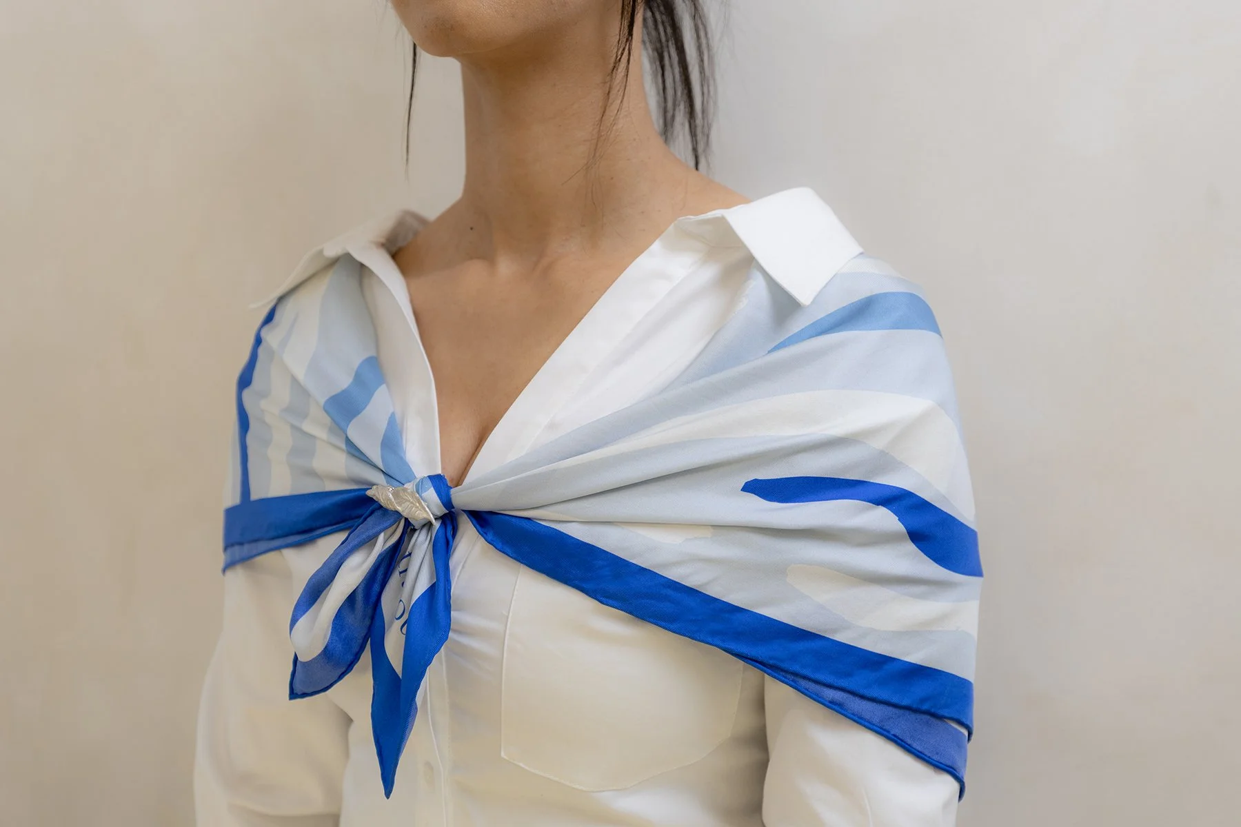 Fluid-SilkScarf_Shoulder_Drape_BeTheOther_WEB.jpg