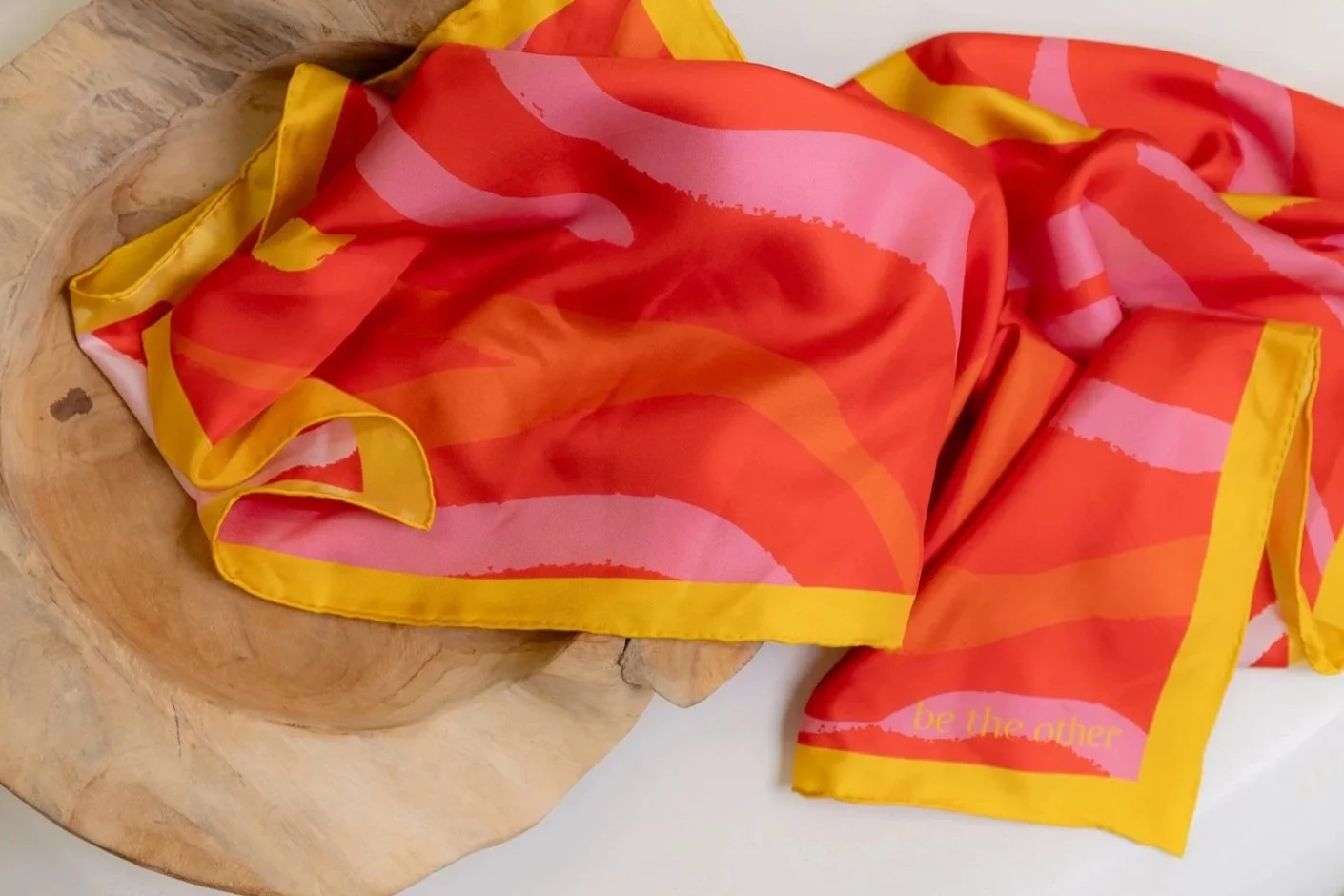 Flow-Ignit_SilkScarf_BirdsEye_Pouff_PRODUCT_LNDSCP_BeTheOther.jpg