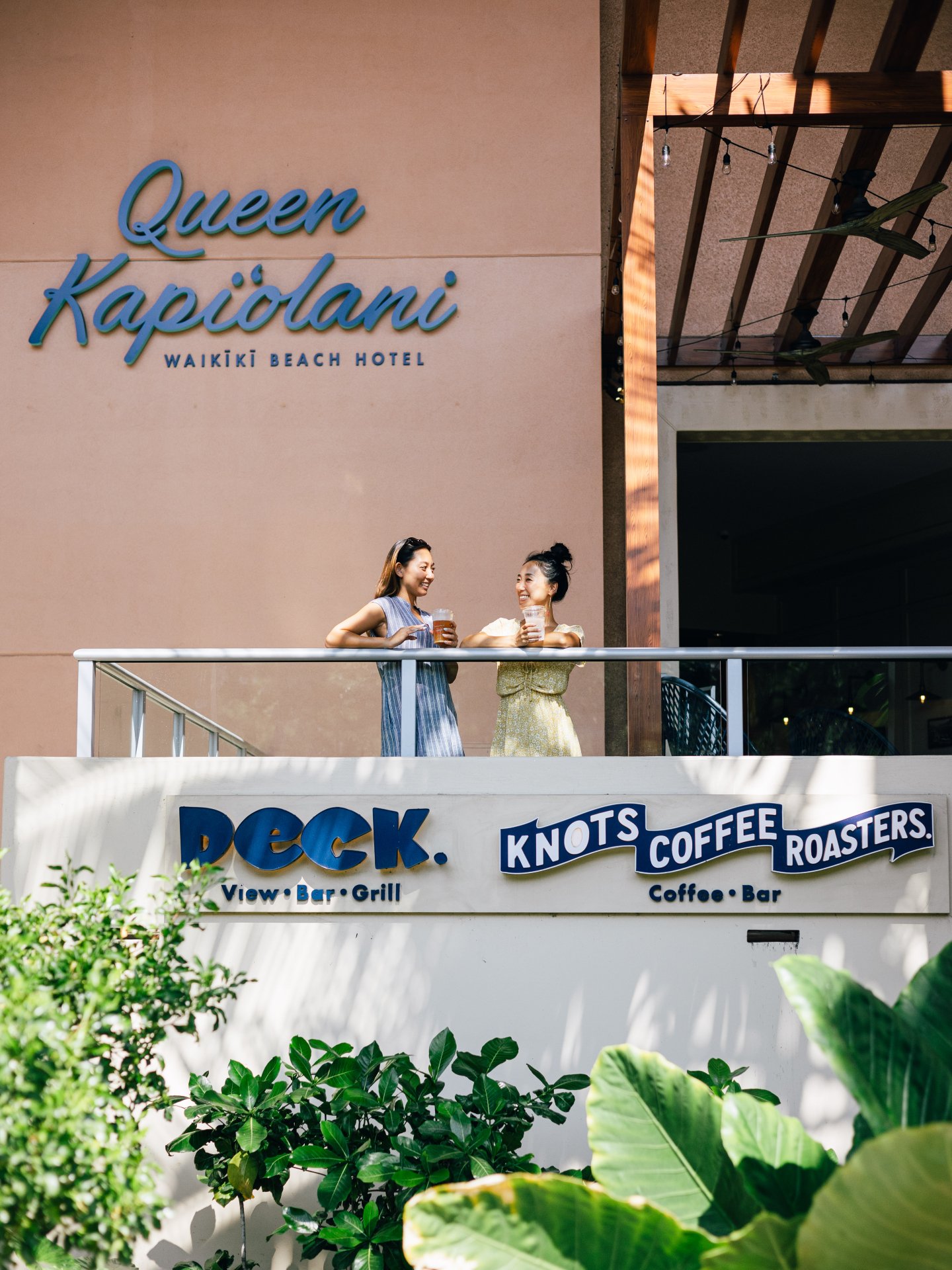 Aloha December! Stop by Knots Coffee Roasters any day in December, we'll be open daily from 6:00am!

Knots Coffee Roasters. Waikiki
Open daily 6:00AM - 4:00PM
Happy Hour 2:00PM - 4:00PM
@queenkapiolanihotel Waikiki, Hawaii