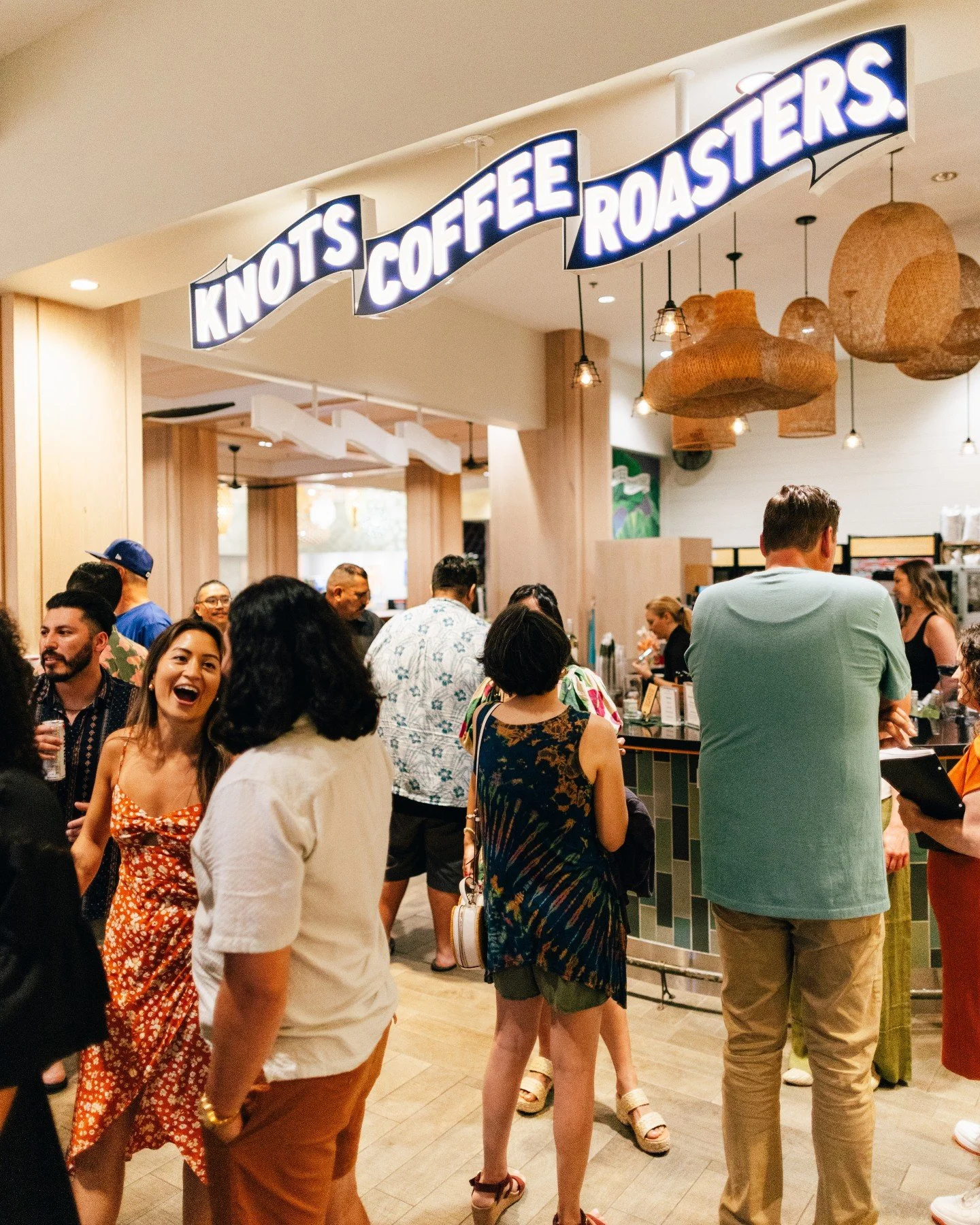 The best kind of busy&mdash;good vibes, happy faces, and great coffee.

Knots Coffee Roasters. Waikiki
Open daily 6:00AM - 4:00PM
Happy Hour 2:00PM - 4:00PM
@queenkapiolanihotel Waikiki, Hawaii