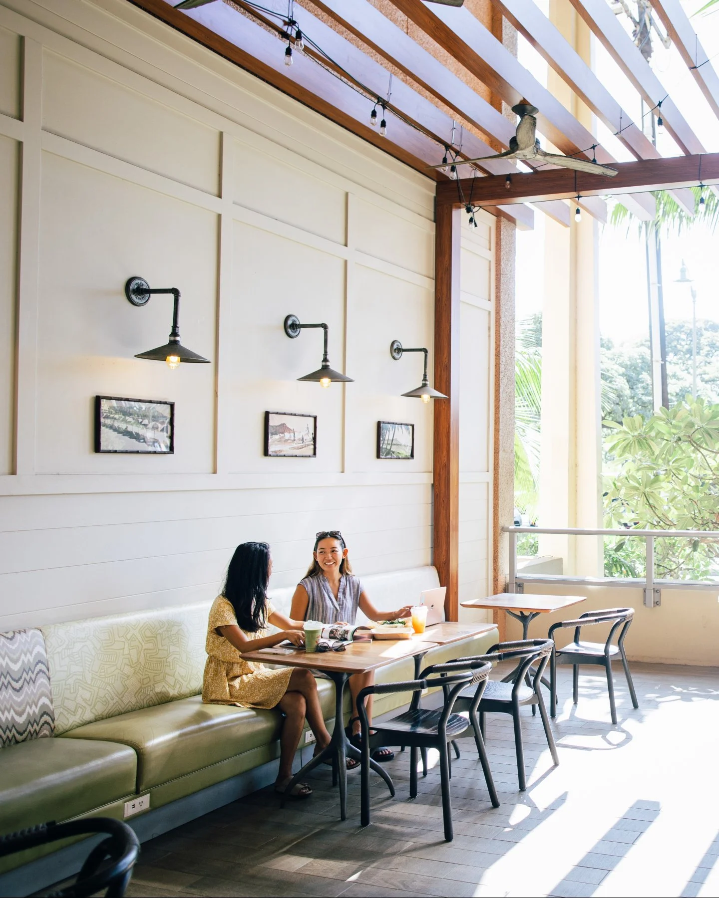 Making 2026 plans over coffee.

Knots Coffee Roasters. Waikiki
Open daily 6:00AM - 4:00PM
Happy Hour 2:00PM - 4:00PM
@queenkapiolanihotel Waikiki, Hawaii