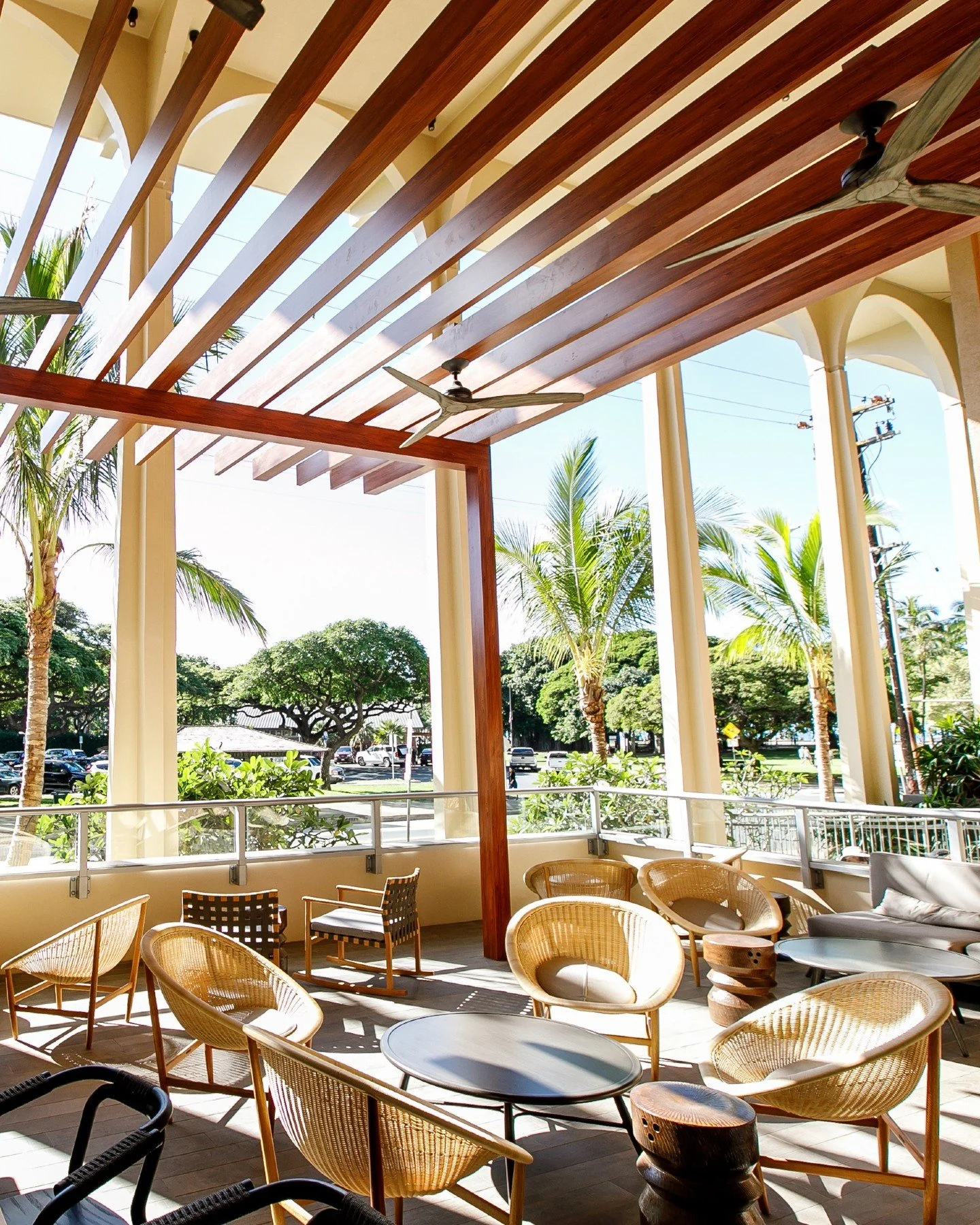 There is a special kind of magic in open-air seating. It&rsquo;s the way the Pacific breeze carries the scent of salt air to our space, and the way the natural Hawaiian sunlight makes every drink and dish look like a work of art. 🌴☀️

Knots Coffee R