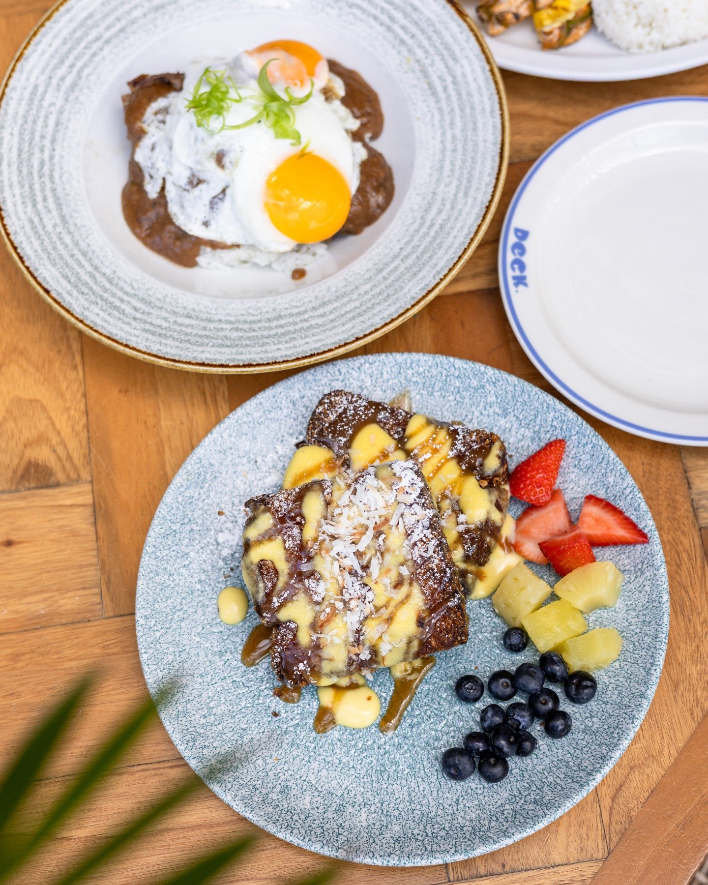 Select menus from @deckwaikiki are available to pickup! Pictured "Deep Dish Haupia French Toast" and "Paniolo Loco Moco" are available from 6:30am - 2:30pm.