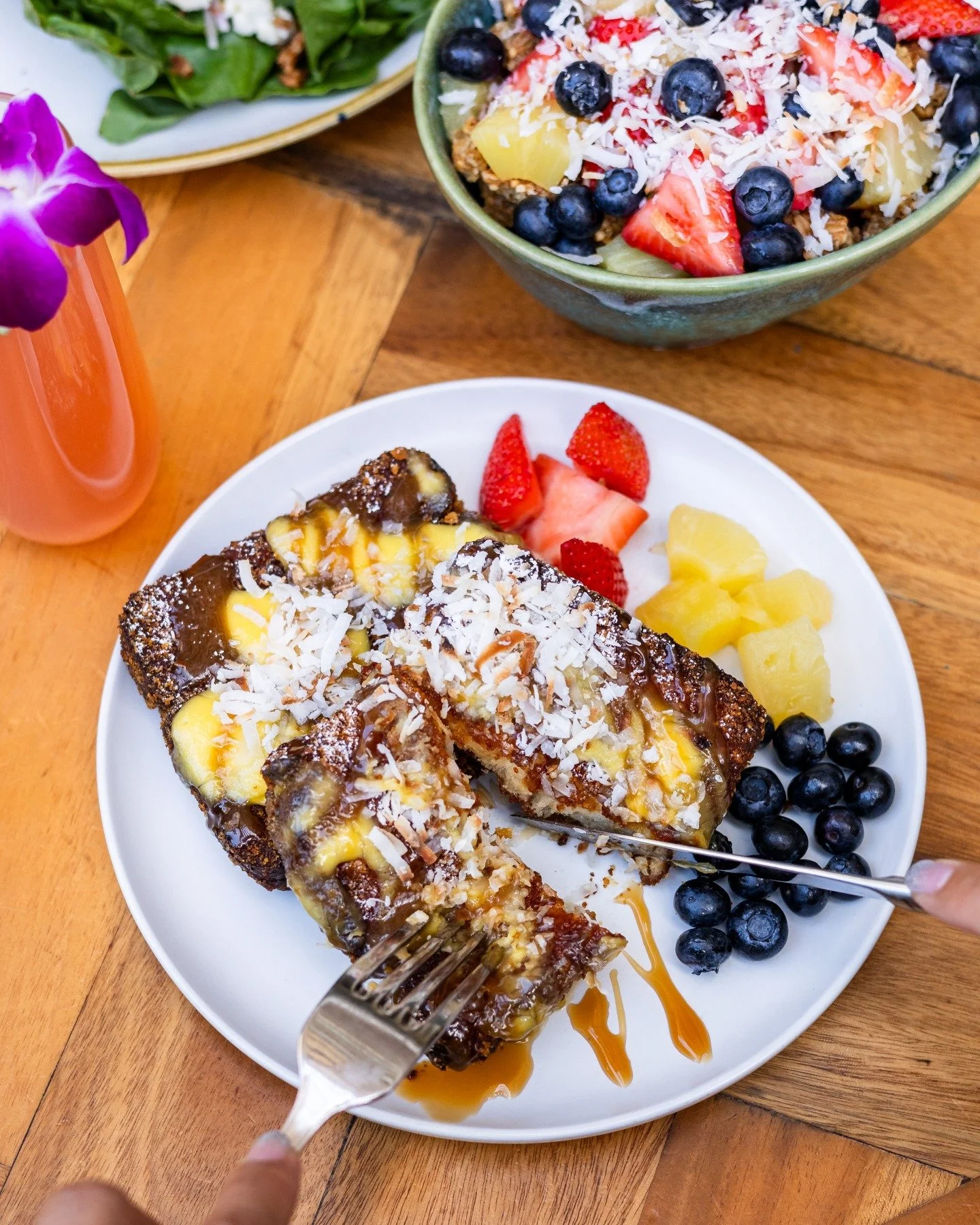 Crunchy on the outside, soft in the inside ❤️ French Toast prepared by @deckwaikiki is made of Punalu&rsquo;u sweet bread soaked in a coconut haupia style custard, coconut haupia sauce, coconut, dulce de leche caramel, and seasonal fruits. Available 