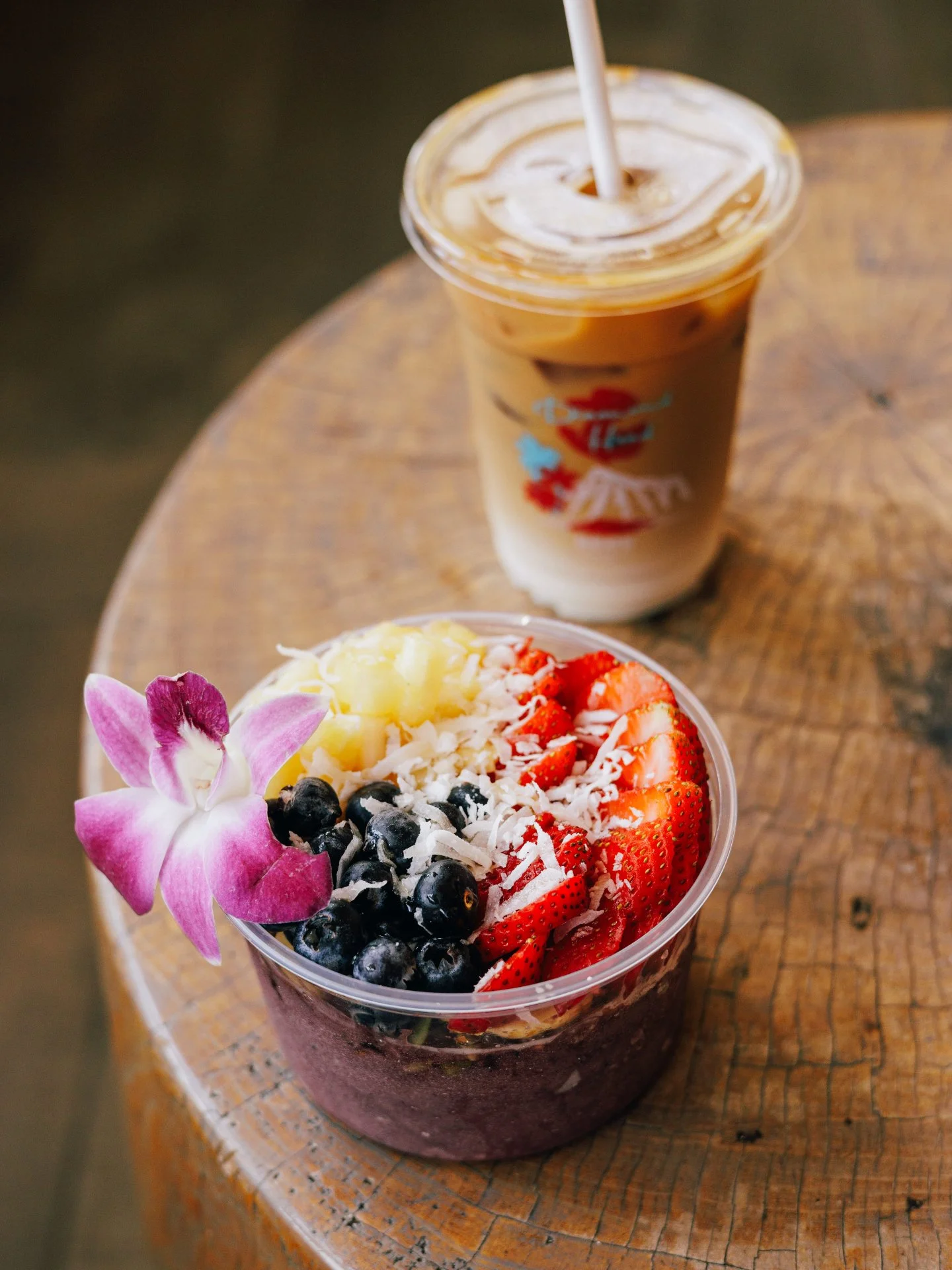 ☀️ Serving up fresh A&ccedil;ai starting at 6:00 AM every morning. Come power up your day with us! 🫐🍓