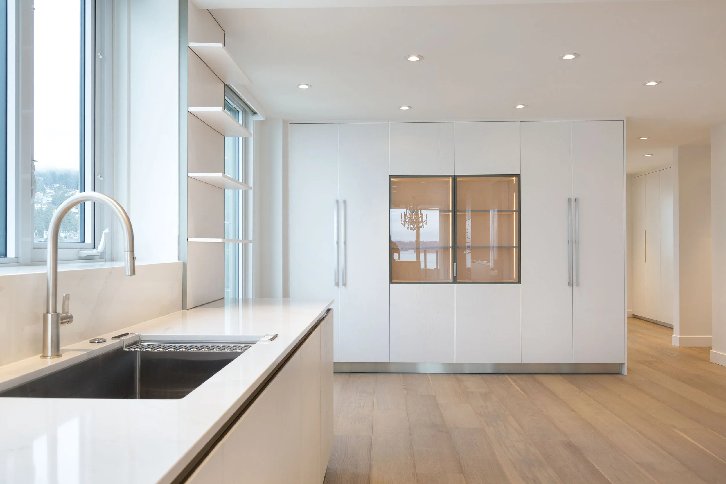 B1002 Kitchen E.jpg