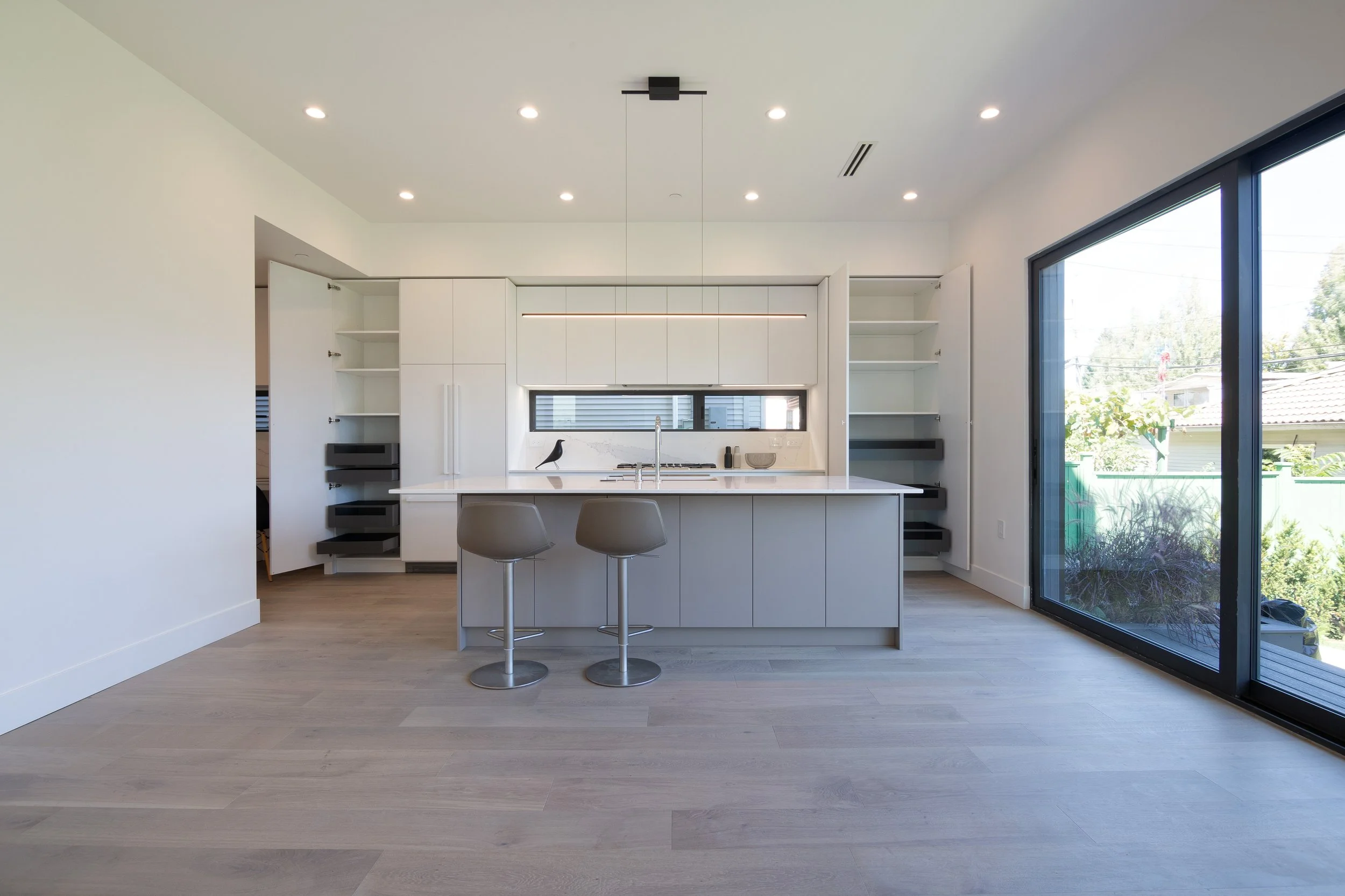 5622 Suite - Kitchen A - Door open.jpg