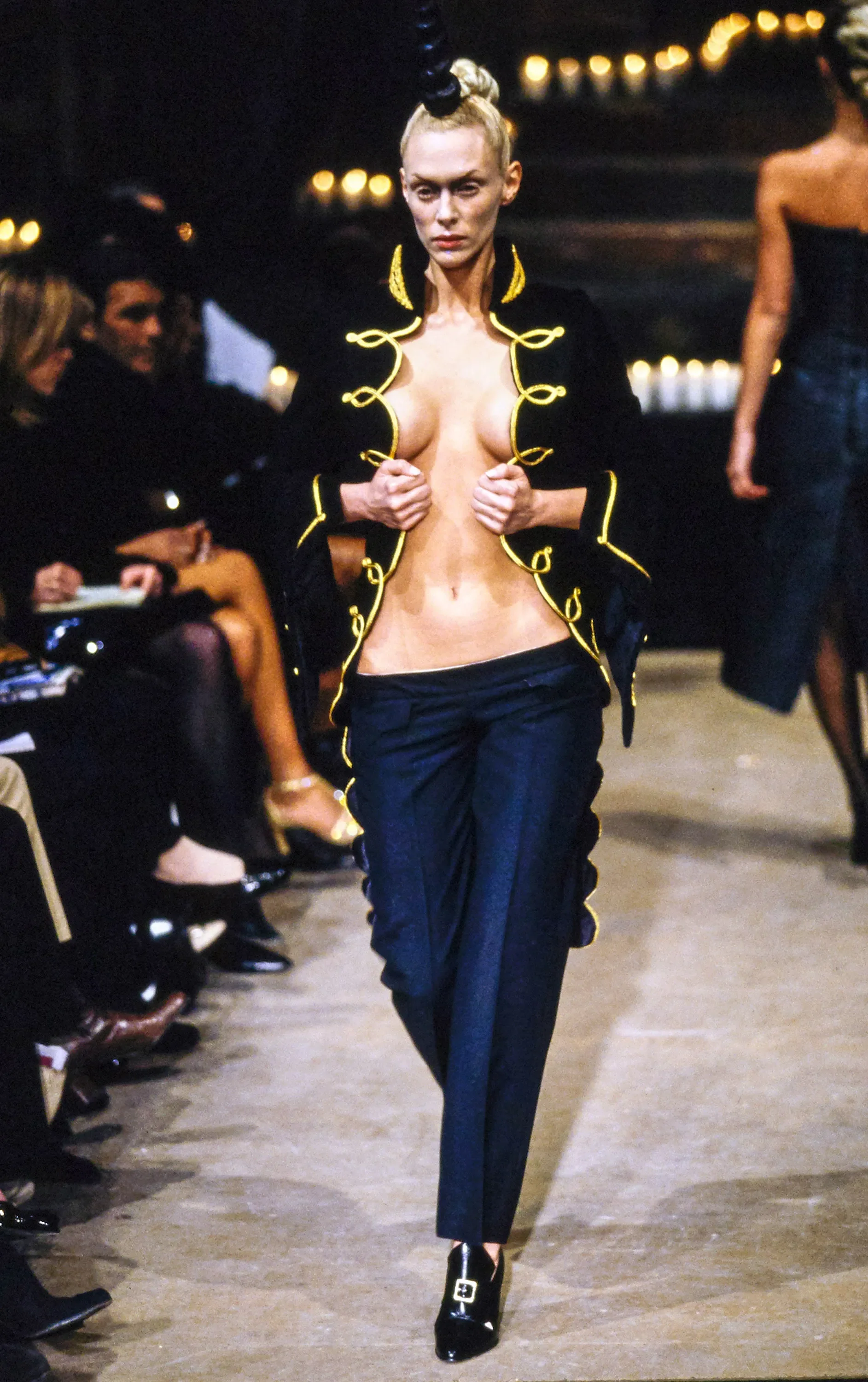 ALEXANDER-MCQUEEN-FALL-1996-RTW-55.jpg.webp