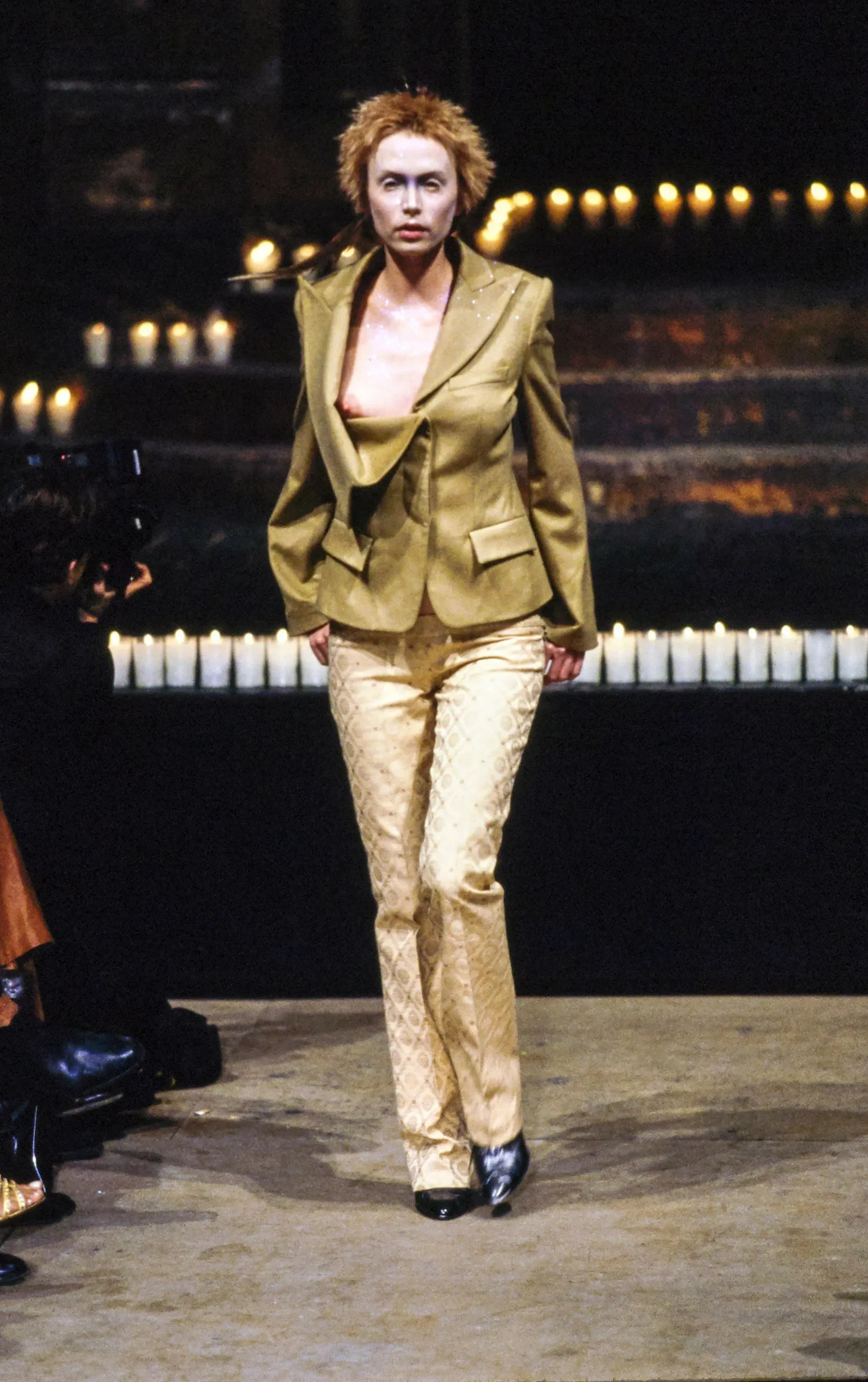ALEXANDER-MCQUEEN-FALL-1996-RTW-63-1.jpg.webp