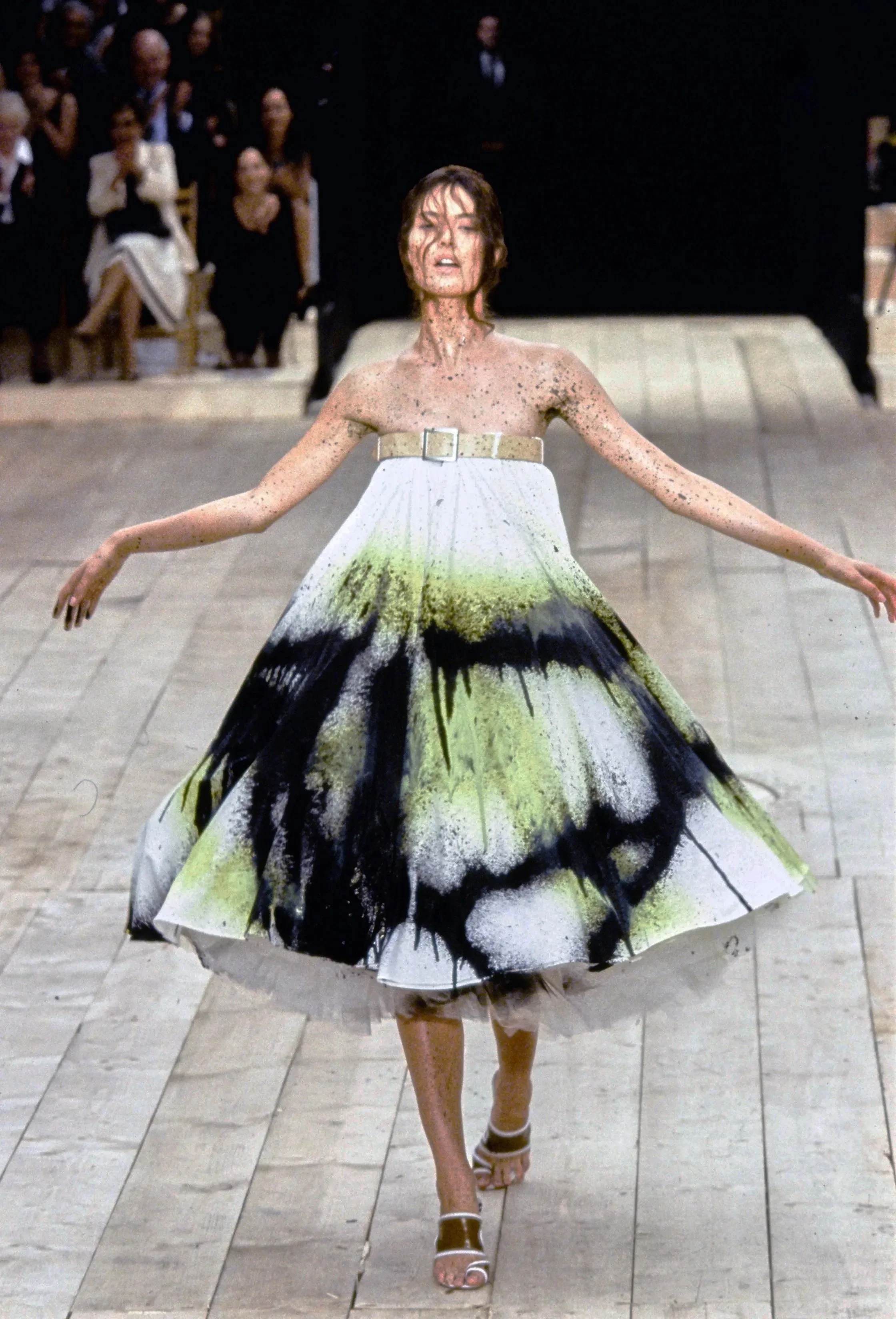 ALEXANDER-MCQUEEN-SPRING-1999-RTW-75-SHALOM-HARLOW.jpg
