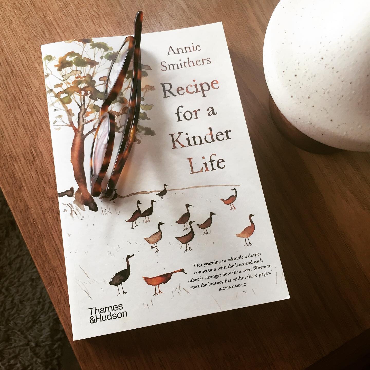 January reading - Recipe for a Kinder Life by Annie Smithers. A gorgeous gift from a friend who knows me well 🧡