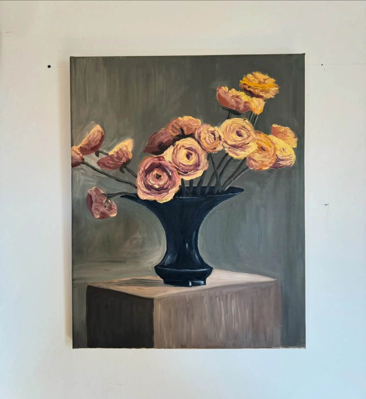 Dramatic flower arrangement 🥀