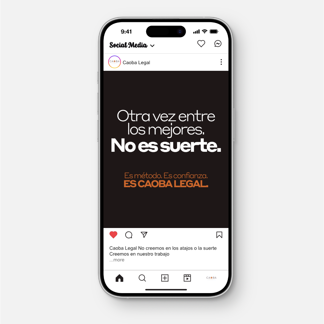 Publicación en redes sociales de Caoba Legal que dice: Otra vez entre los mejores. No es suerte. Es método. Es confianza. ES CAOBA LEGAL.
