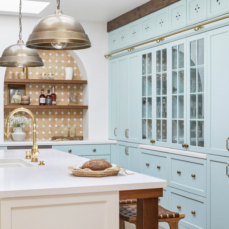 Just over here admiring this bespoke kitchen scene with the most adorable arched bar (those tiles!!), built in china cabinet on the right painted in the most beautiful blue and all the pretty details- too many to mention but I&rsquo;m sure you can fi