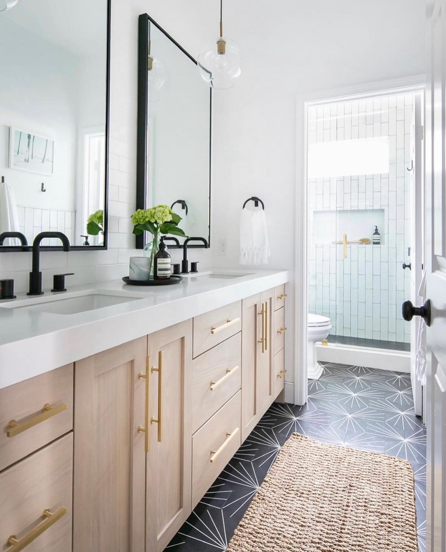 We have 3 projects to shoot and we can&rsquo;t wait to share them with you! For now we&rsquo;re throwing it back to this fun guest/teen bathroom remodel that accomplished everything we needed - light + bright, tons of storage, classic but modern and 