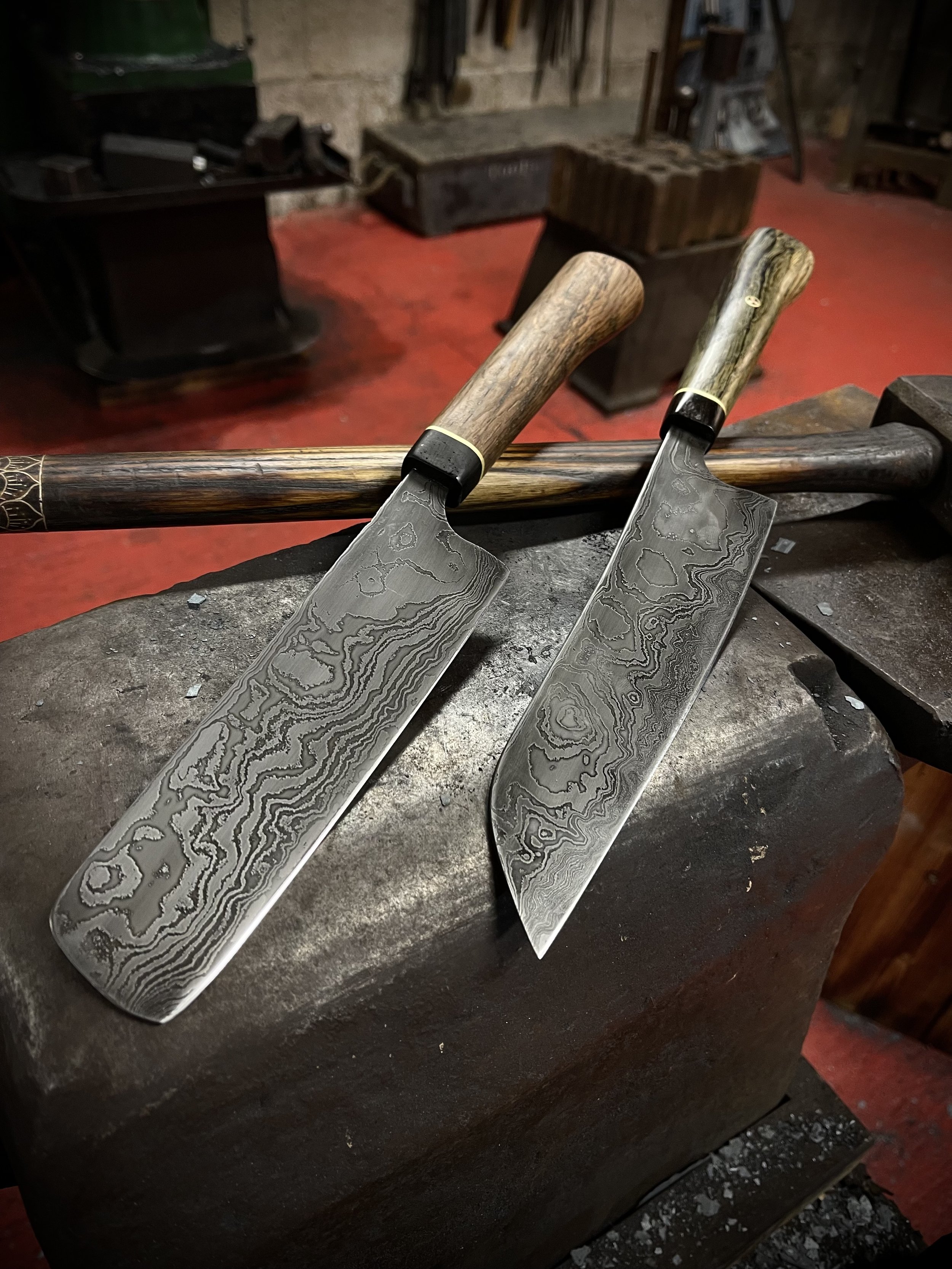 Forge damascus steel: The art of damascus knife making