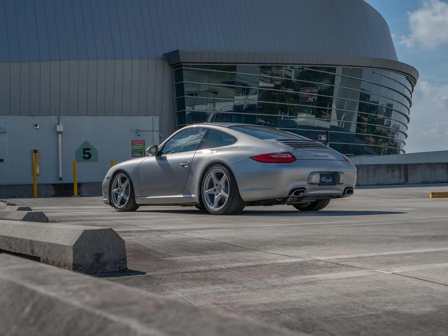 Save the manuals! 2009 Porsche 911 Carrera 6-speed manual available now. #fercomotors #fercofamily #drivewithferco #porsche #savethemanuals #911 #carrera