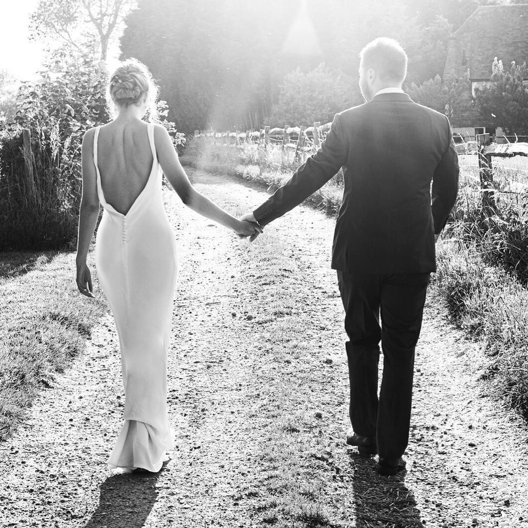 Congratulations to the new Mr and Mrs Bisson!!!
Planning - @jenniferstaniforthevents
Dress - @alexandraannebridal
Band - @functioncentral
Florist - @foragefloraldesign
Venue - private house
#weddingplanner #peakdistrictweddings #cheshireweddin