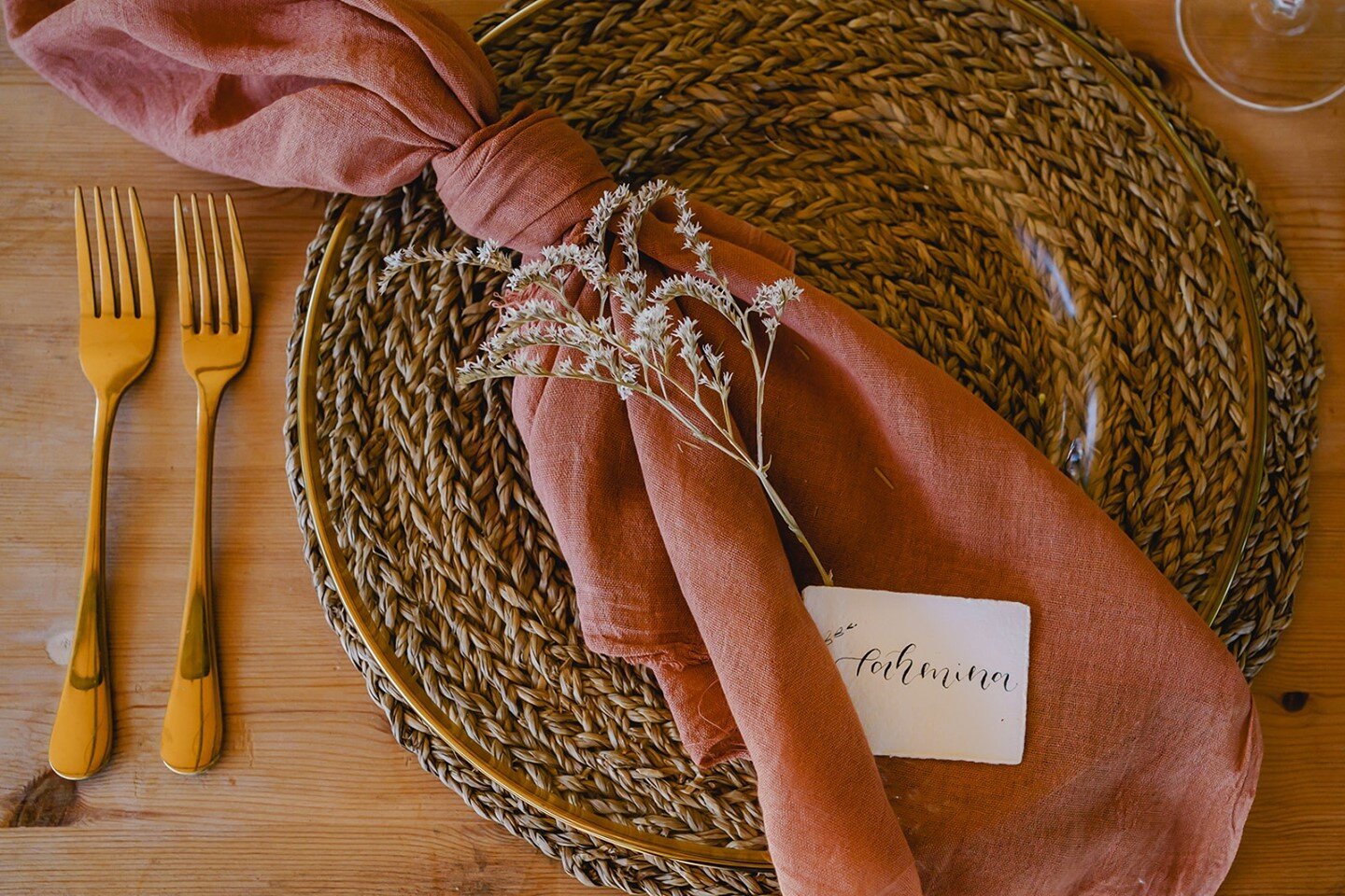 I think everyone by now must know how much I love a rustic vibe. I told you rustic could also be elegant….
#weddingplanner #weddingplannercheshire #weddingplannerpeakdistrict #weddingplannersouthyorkshire #weddingstylist #peakdistrict #peakd