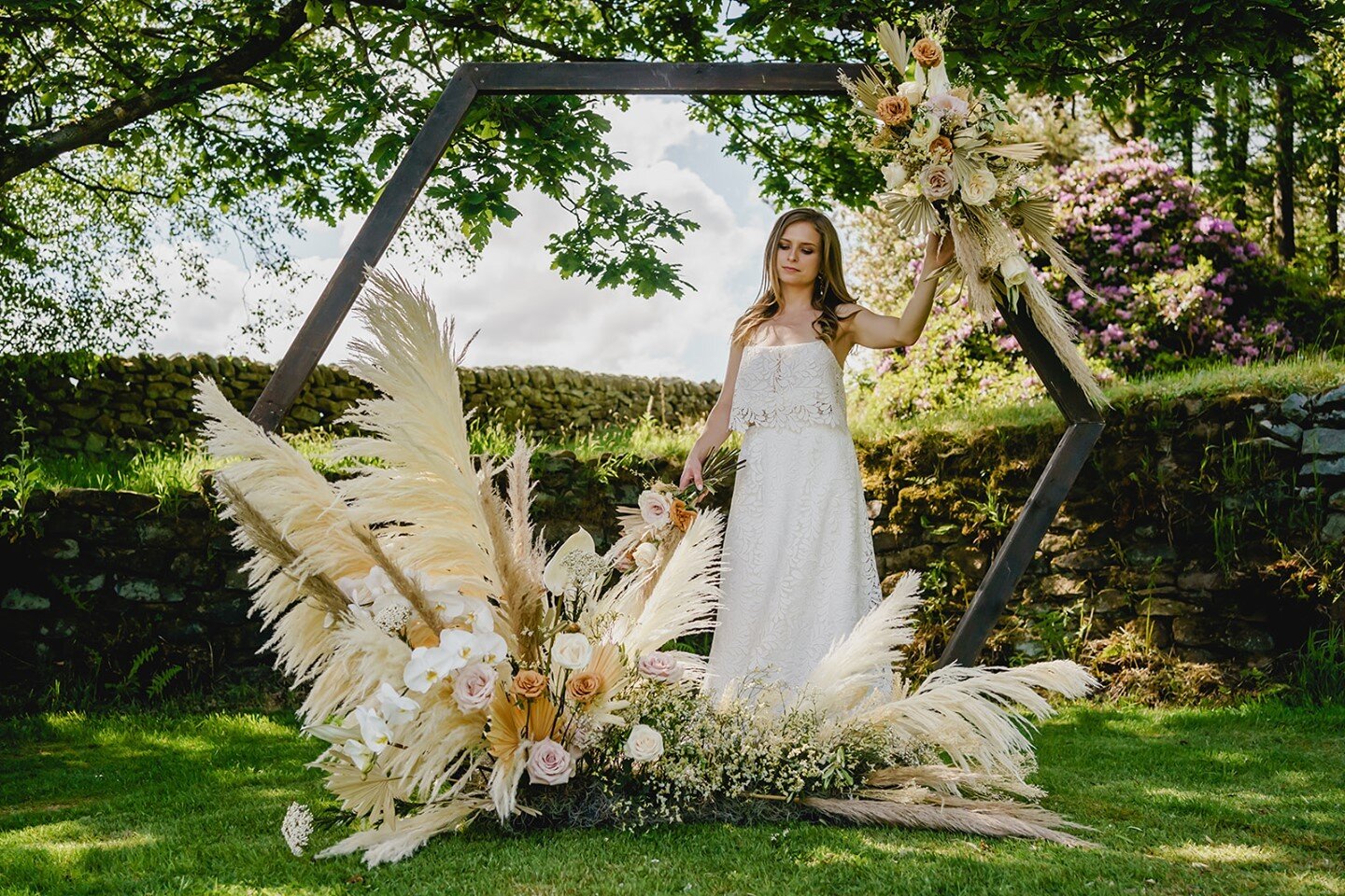 You cannot beat a statement archway. These pampas grass displays perfectly set off the stunning natural backdrop behind.
Florist - @TheFloralCollection
#weddingplanner #weddingplannercheshire #weddingplannerpeakdistrict #weddingplannersouthyorksh