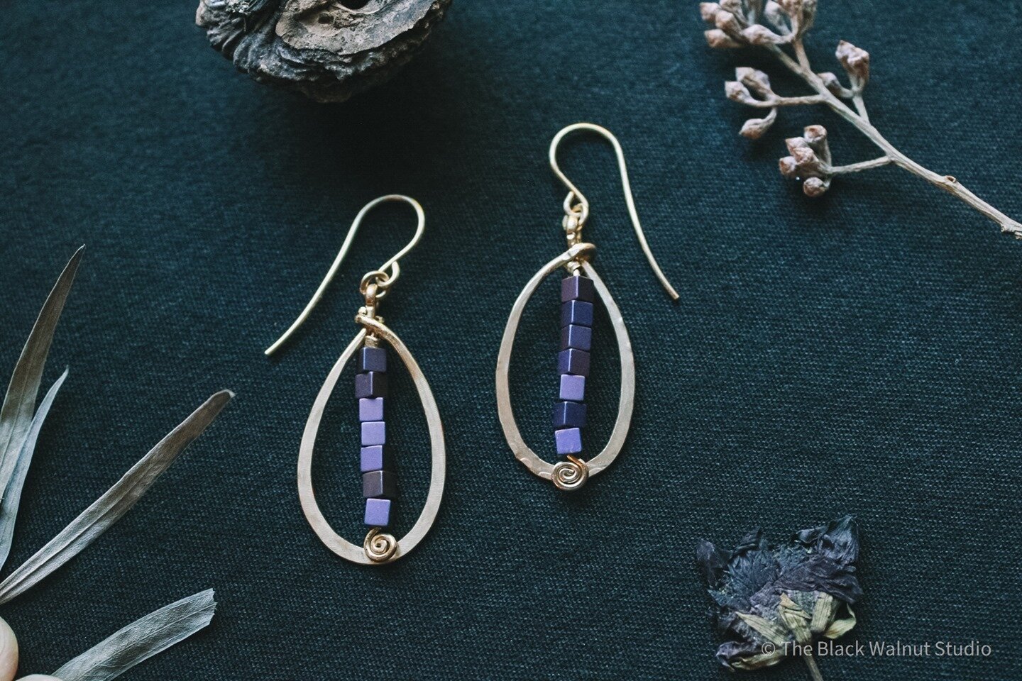 ▪️◾Goddess Inspired Earrings◾▪️⁠
⁠
Paregoros, the goddess of comfort, soothing, and consolation, was a companion of Aphrodite the goddess of love and Peitho the goddess of persuasion. The temple of Aphrodite at Megara had her statue, along with that 
