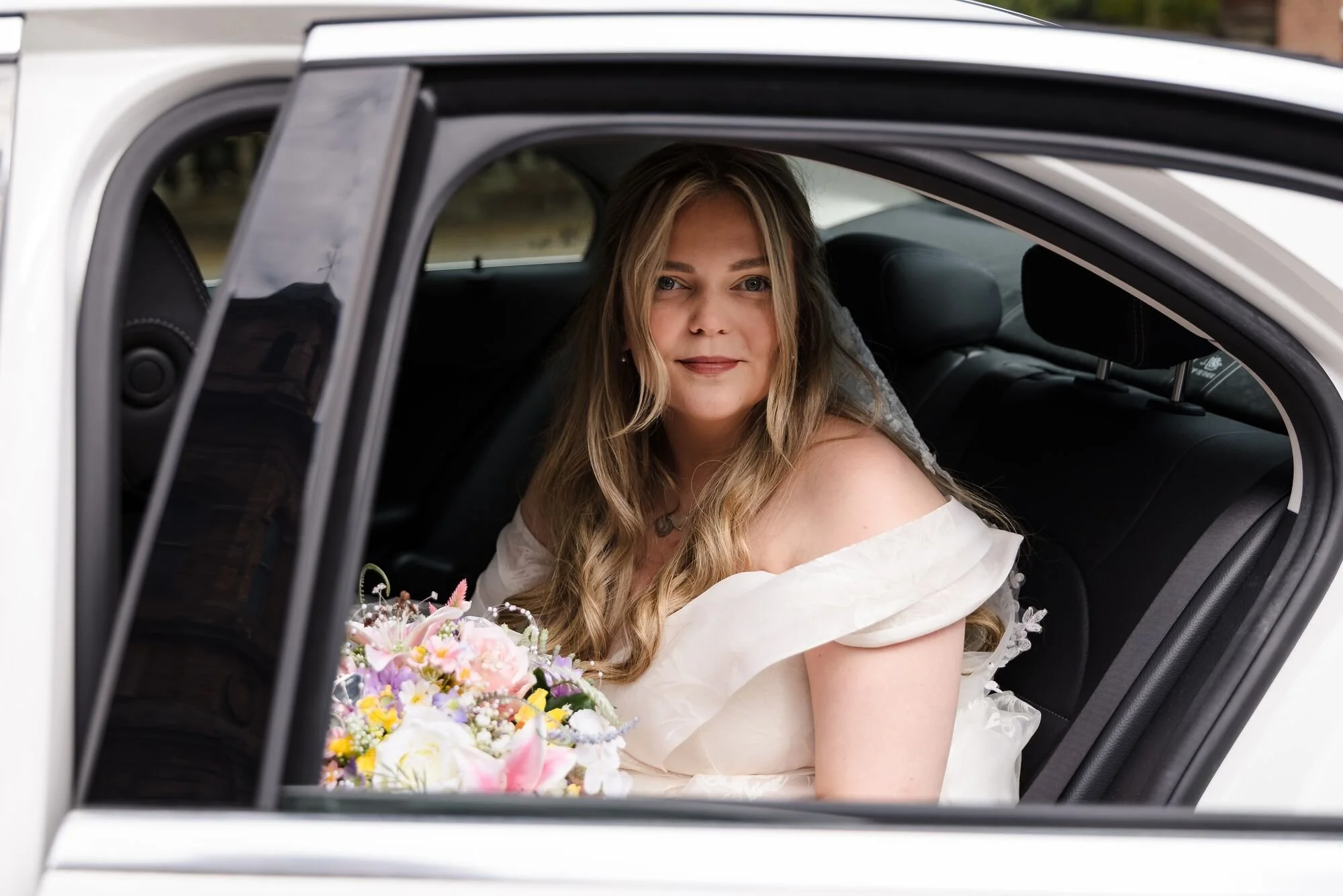 lichfield-registry-office-wedding-bride-arriving-in-car.jpg