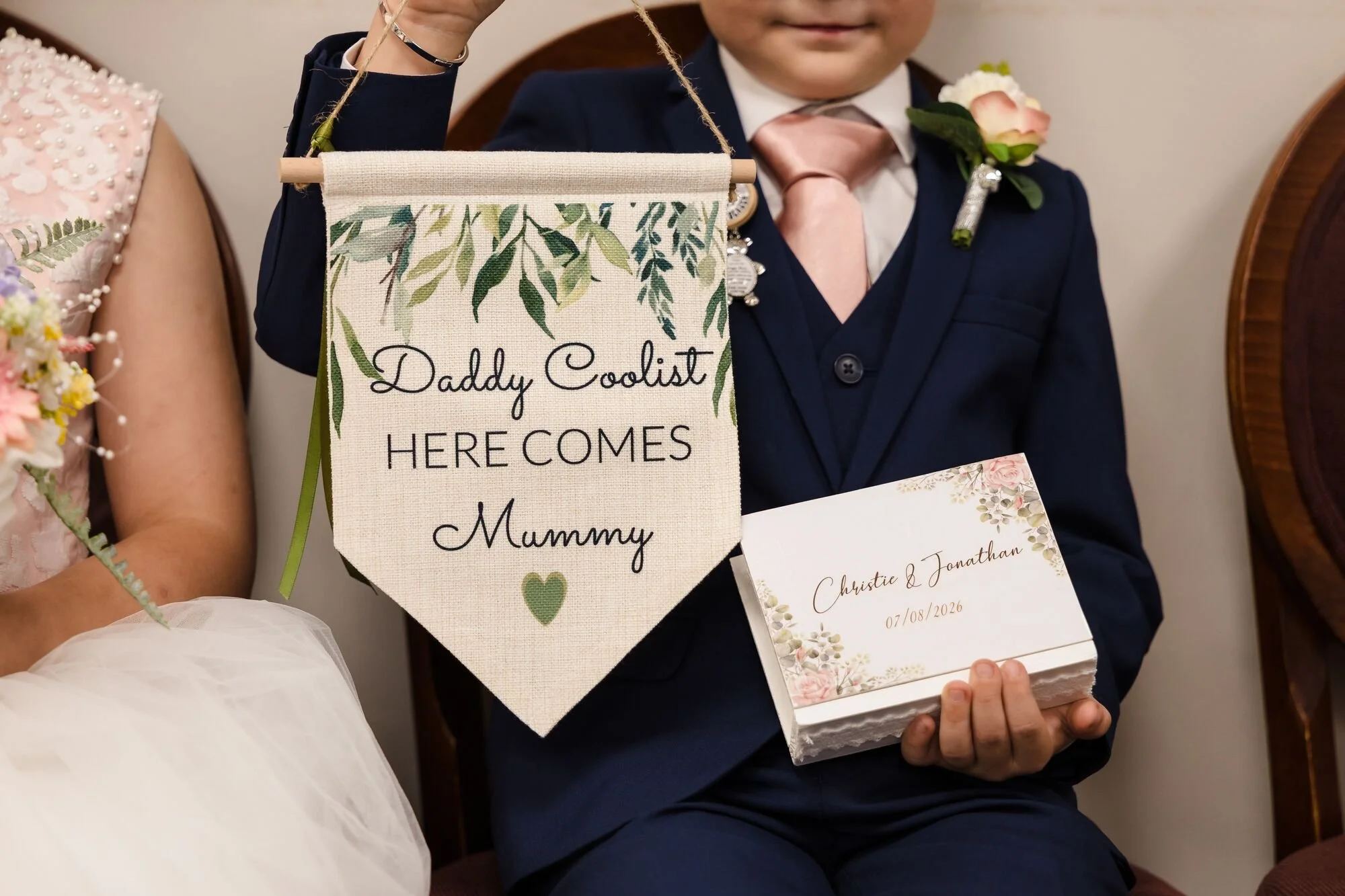 lichfield-registry-office-wedding-here-comes-mummy-sign.jpg