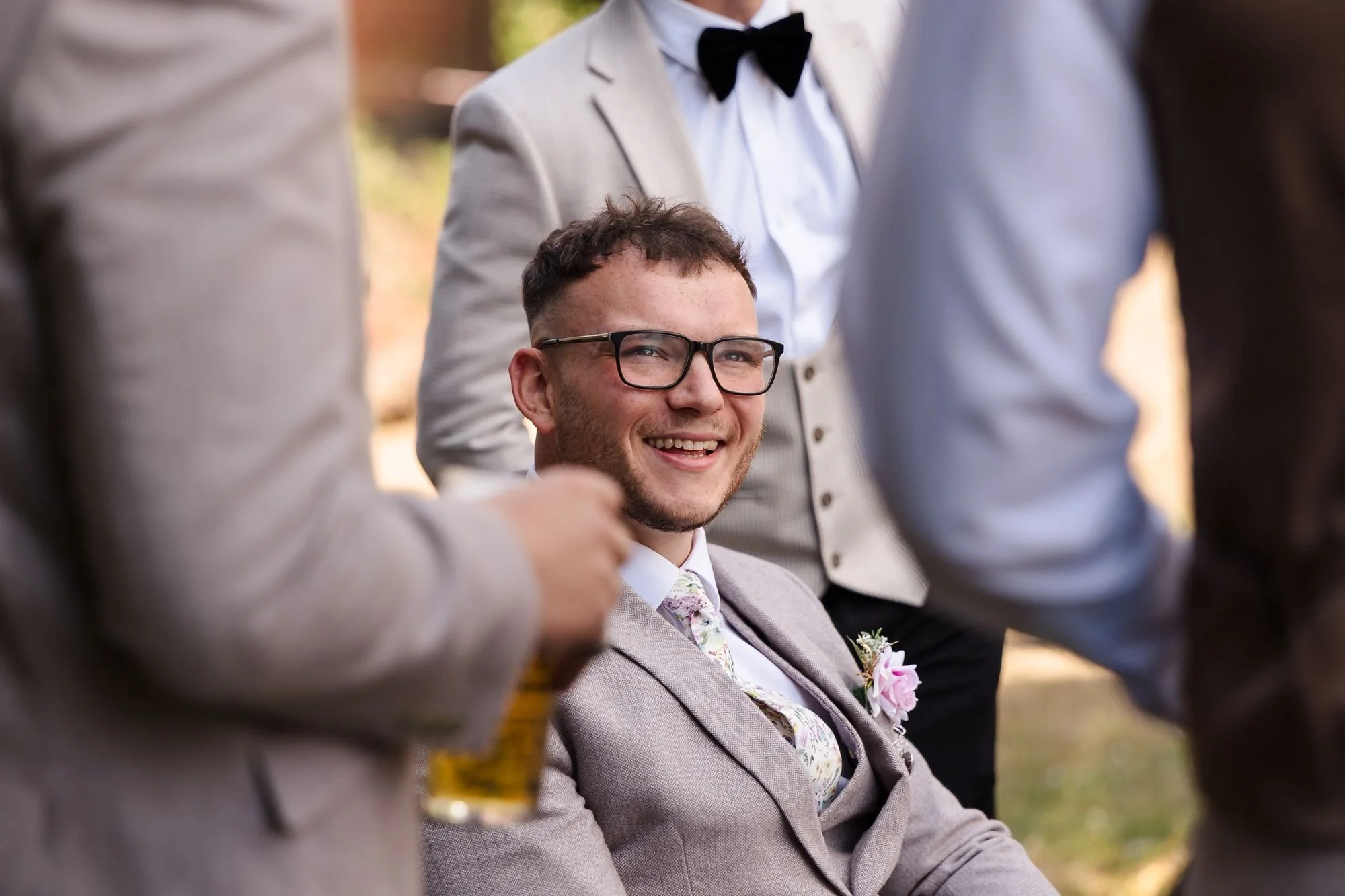 groom-dan-laughing-with-groomsmen.jpg