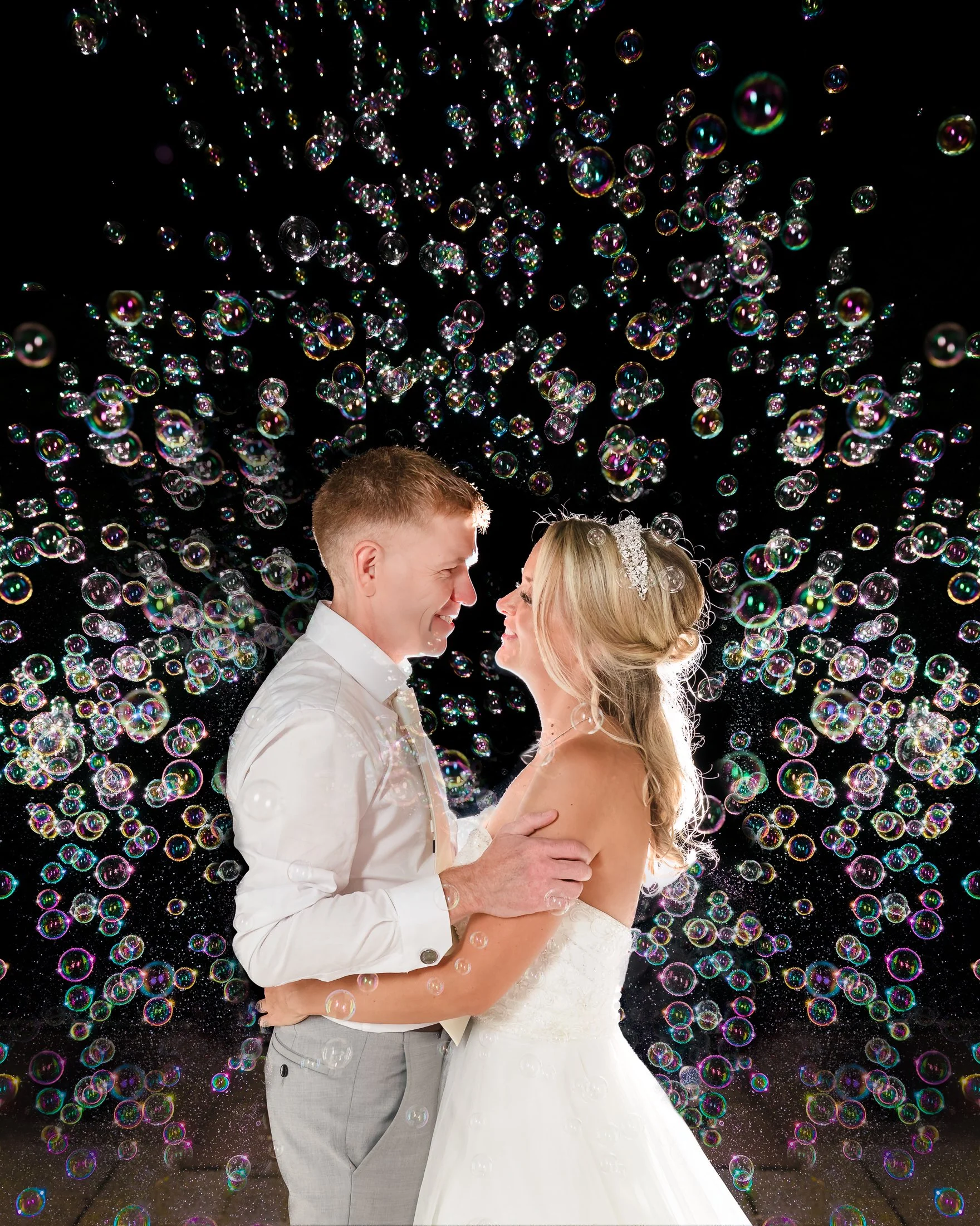 Jephson Gardens Wedding - Bride and Groom in Bubbles