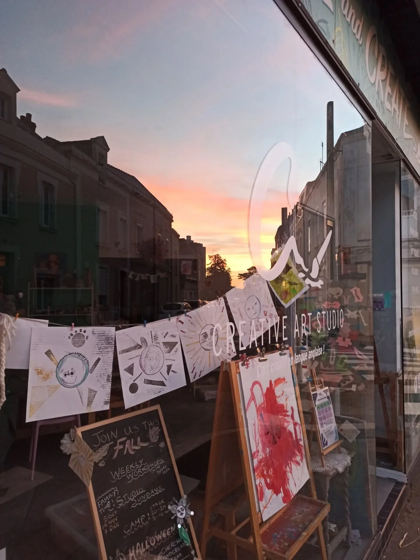 〰️Endless creating
Art making goes way beyond paint and paper. 

It's imagining, building and growing ideas with endless possibilities and great curiosity. 

➡️Swipe along to see our endless art making✨

(playdough pumpkins, printmaking, portrait dra