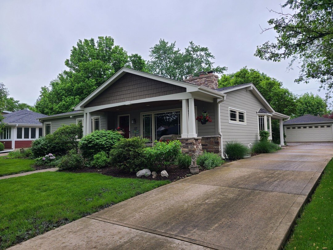 One of the cuter homes we've had the chance to paint in Lombard; thank you to this customer who has amazing taste in design for all interior and exterior finishes (including landscaping)!