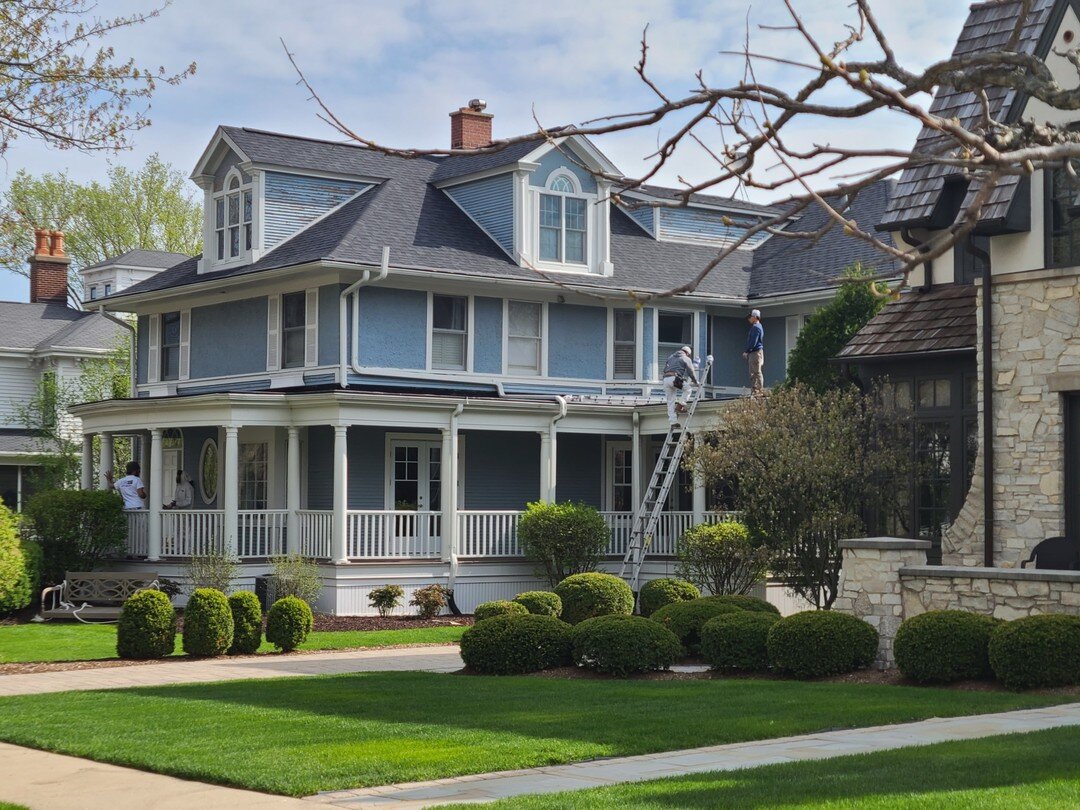 Another beautiful Hinsdale home we had the privilege of completing this spring! Tons of prep, roof safety, and surface area that our team worked really well on together for amazing results!