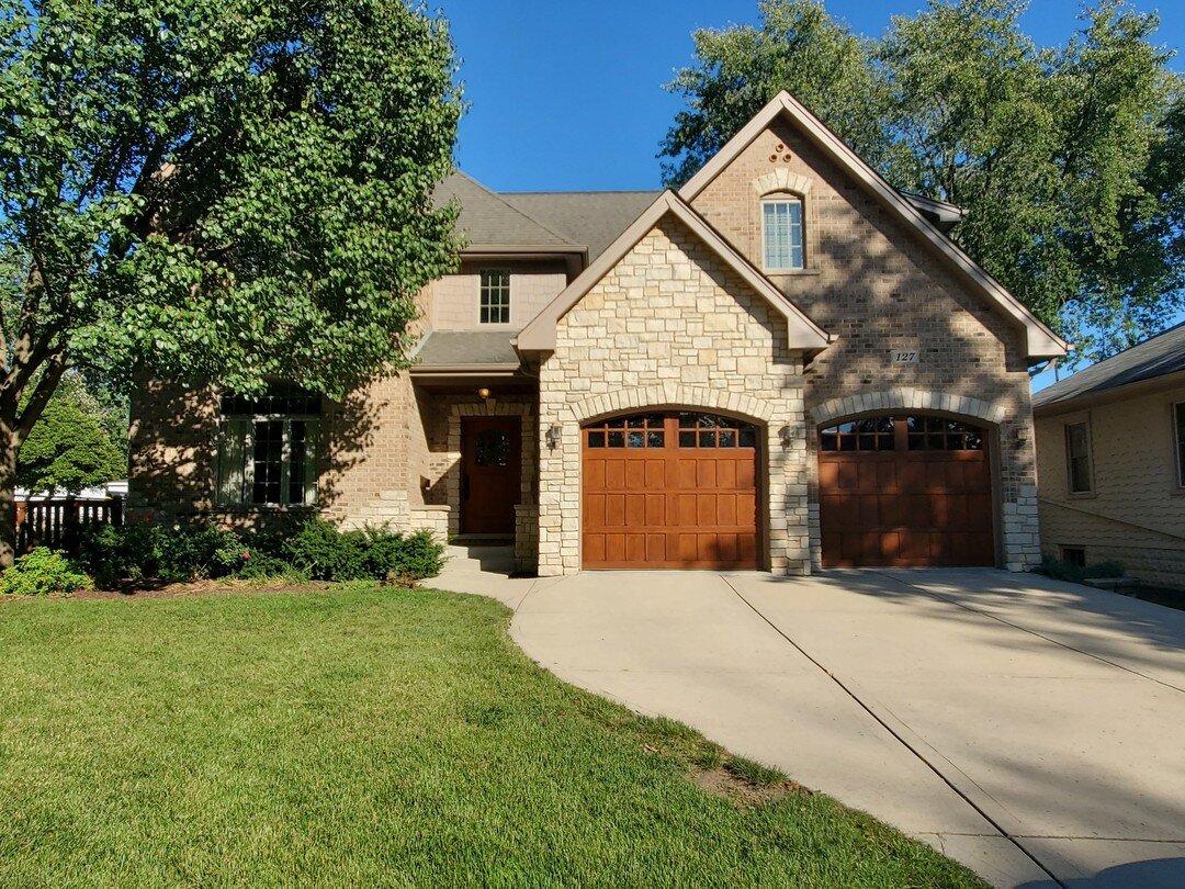 We refreshed the paint on the siding and trim of this beautiful Westmont home.  It looks great and is ready for another Illinois winter!