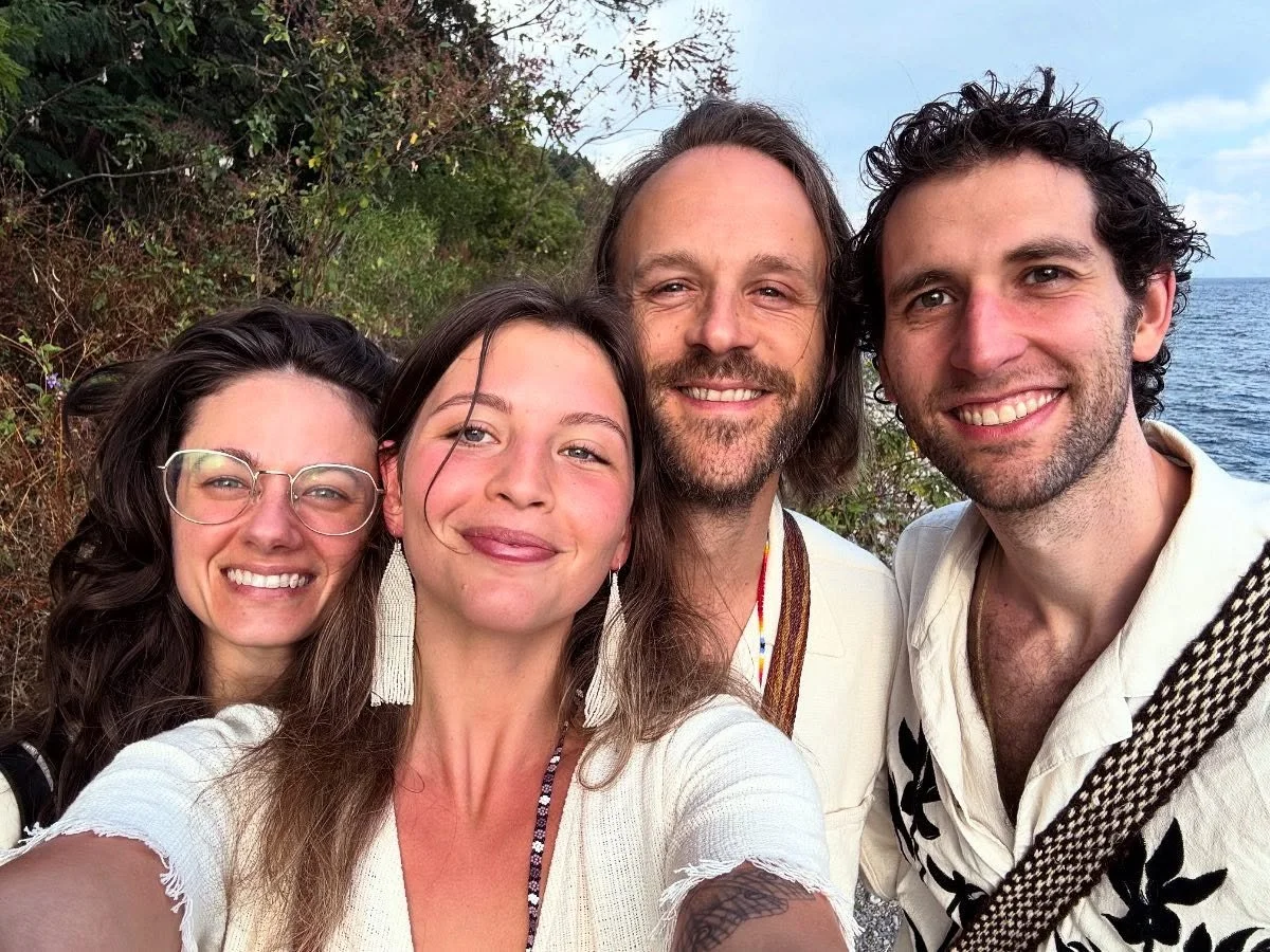 &ldquo;wherever the universe gets all its love from, we are children of THAT&rdquo; @jayajii 

sending these heart-tender smiles out to y&rsquo;all, from THAT remembrance&mdash; that&rsquo;s all.

🥰😊😌😘 
(whatever helps you to remember THAT, do th