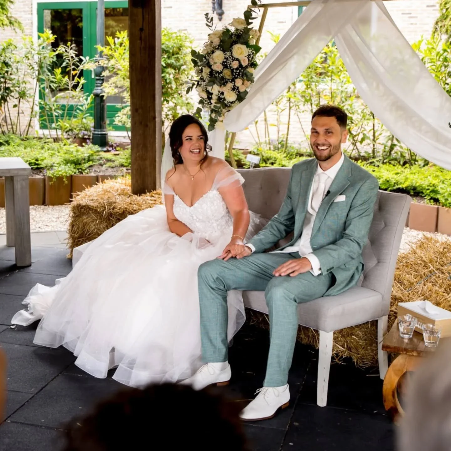 Voor Jorn &amp; Lisa mocht ik niet alleen de Babs zijn maar ook de ceremoniemeester. 📝

Dit soort foto's zijn toch heerlijk om terug te zien!
Blije bruidsparen maken mij nog steeds een erg Blije babs! 🥰

Jorn en Lisa trouwden afgelopen juni bij Het