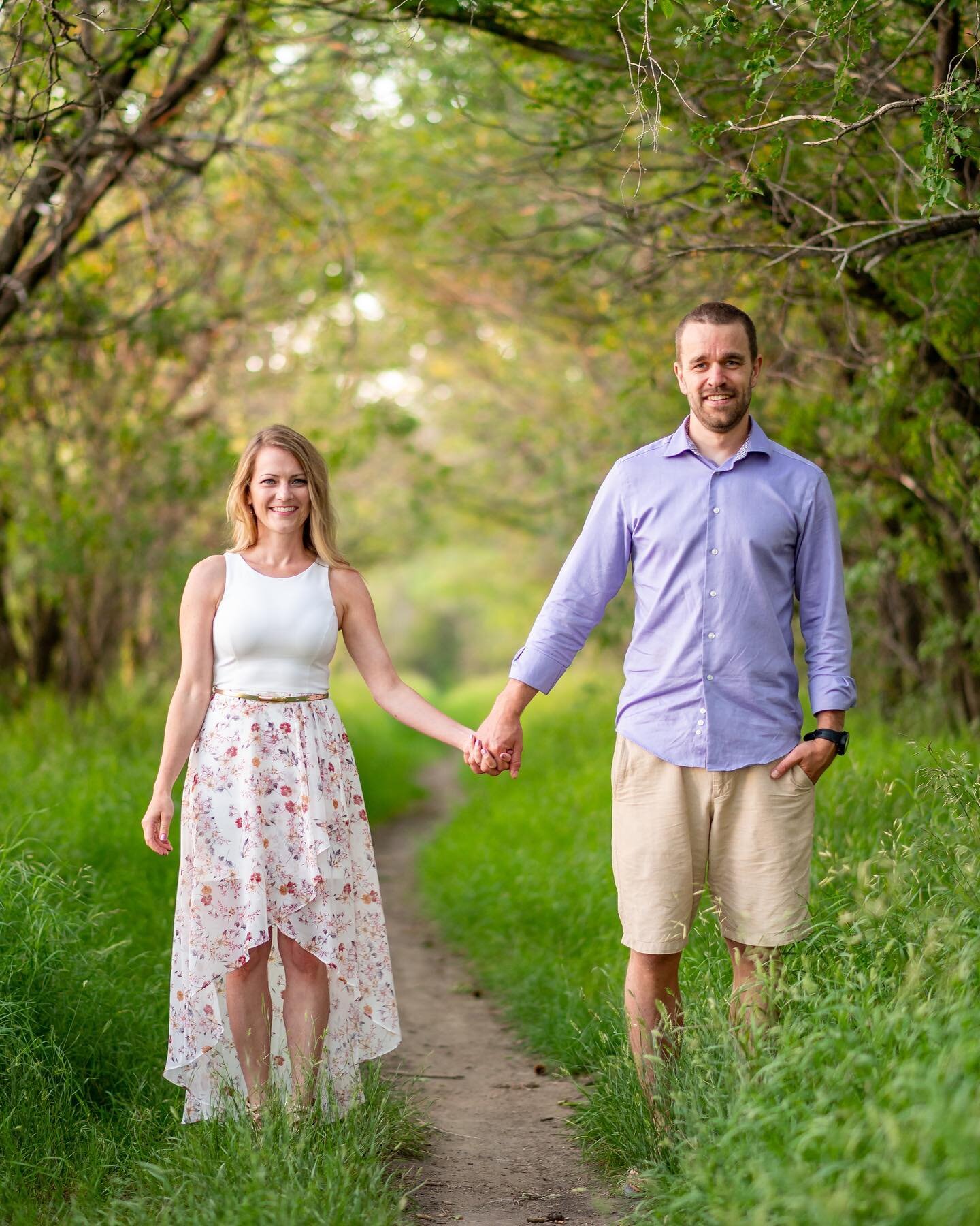 Super excited to share this sneak peek from Chelsey &amp; Dave&rsquo;s session! We had so much fun with them during their shoot! 
Huge thanks to the #weather for cooperating during golden hour!

#coupleshoot #goldenhour #yxe #engagementshoot #nikonz6