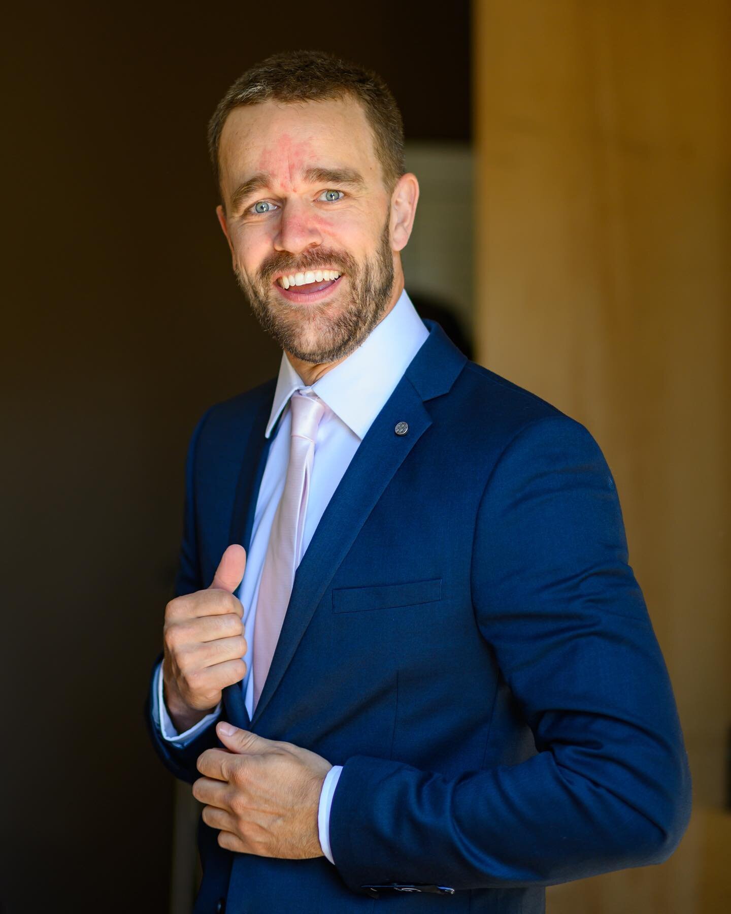When you&rsquo;re about to Marry the girl of your dreams!🤵🏻👰🏼 

#wedding #groom #portrait #weddingphotography #suit #suitup #nikoncanada #nikon #excited