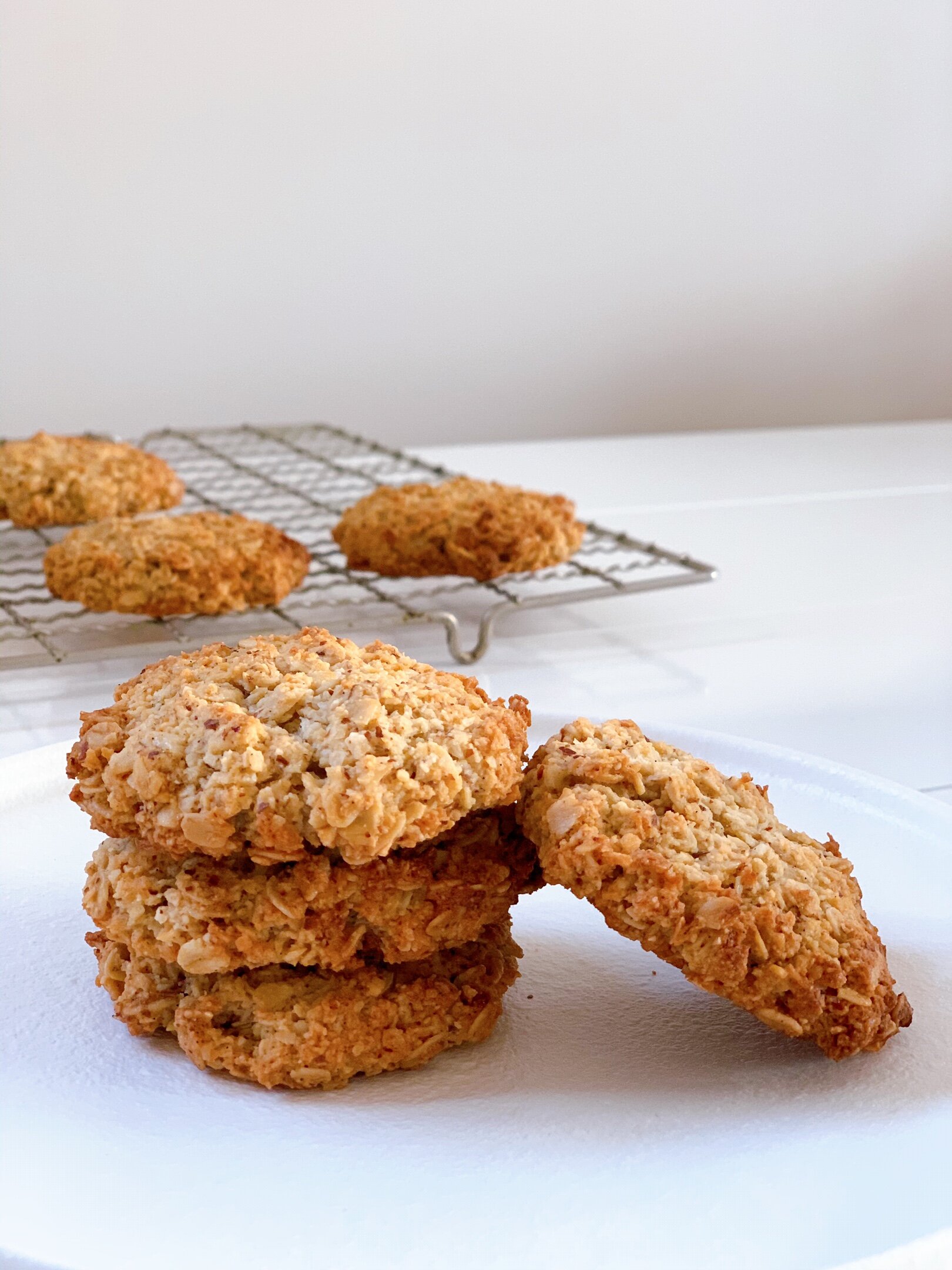 Healthy low sugar, gluten &amp; dairy free Anzac biscuit recipe!
