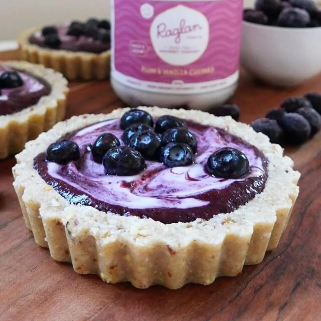 Dreaming of these blueberry tarts with plum and vanilla custard swirls 💭😍 One of my favourite berry desert recipes to make! Recipe below.

Ingredients
Base 2 cups cashews
2 cups dedicated coconut
4 dates, soaked in 3 tbs water for at least 15 minut
